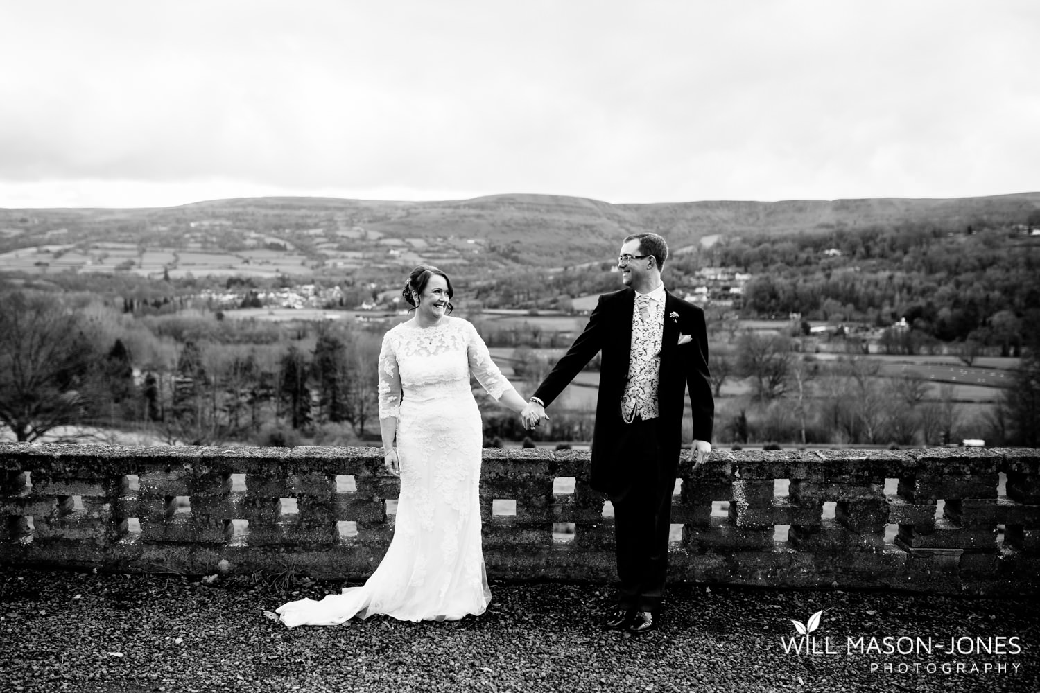 the-manor-crickhowell-wedding-documentary-photographer