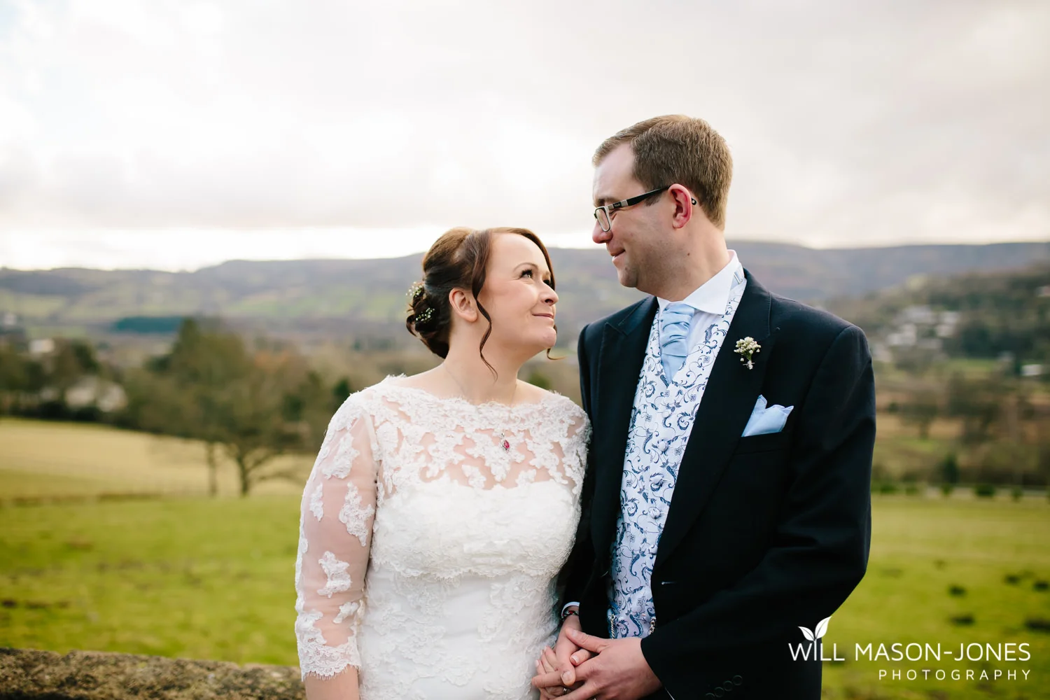 the-manor-crickhowell-wedding-documentary-photographer