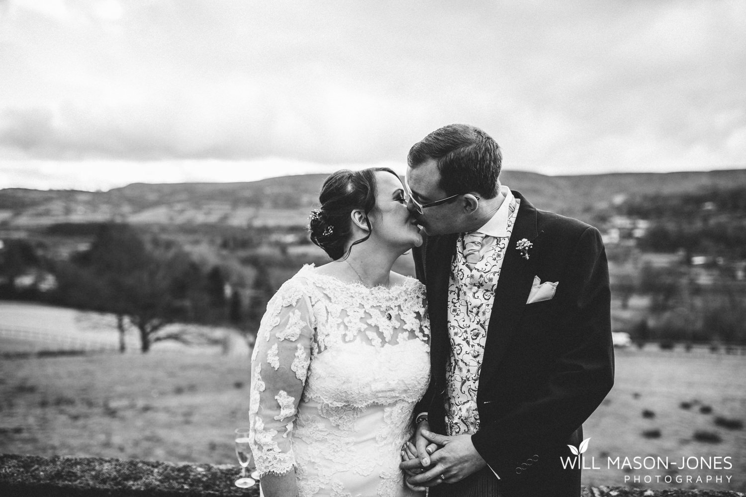 the-manor-crickhowell-wedding-documentary-photographer