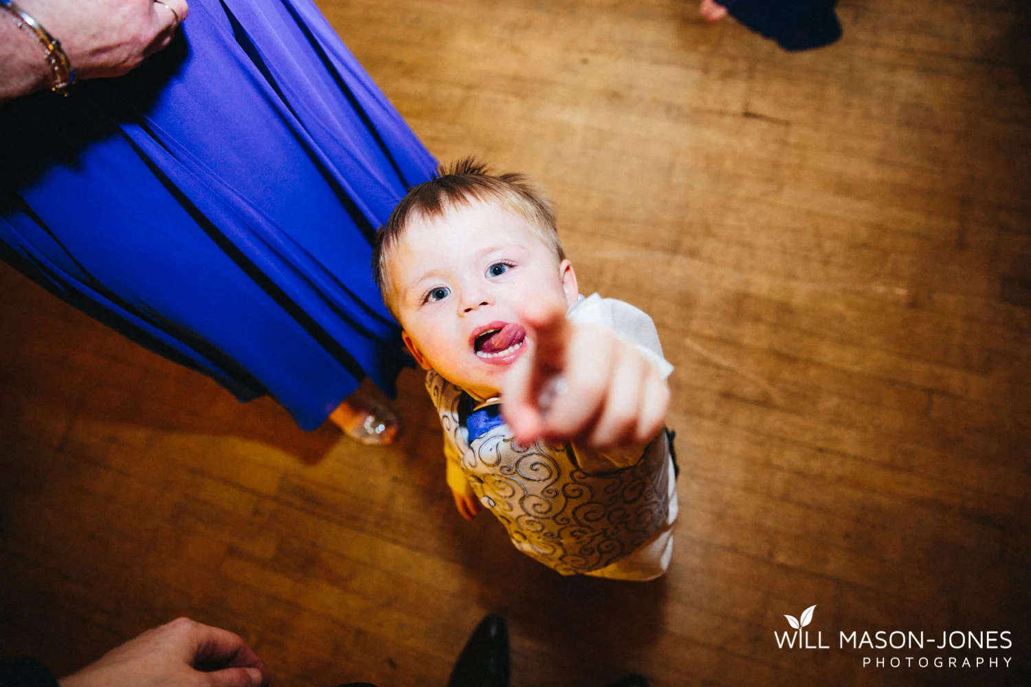 the-manor-crickhowell-wedding-documentary-photographer