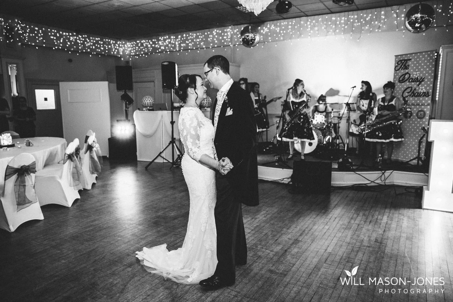 the-manor-crickhowell-wedding-documentary-photographer
