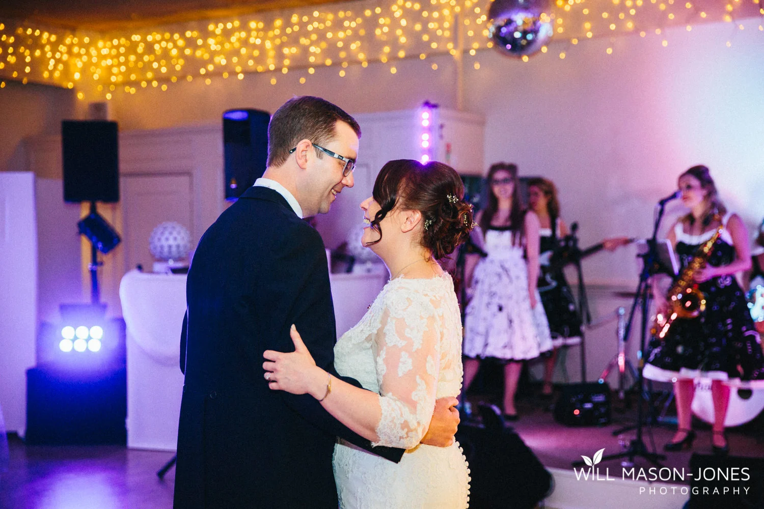 the-manor-crickhowell-wedding-documentary-photographer