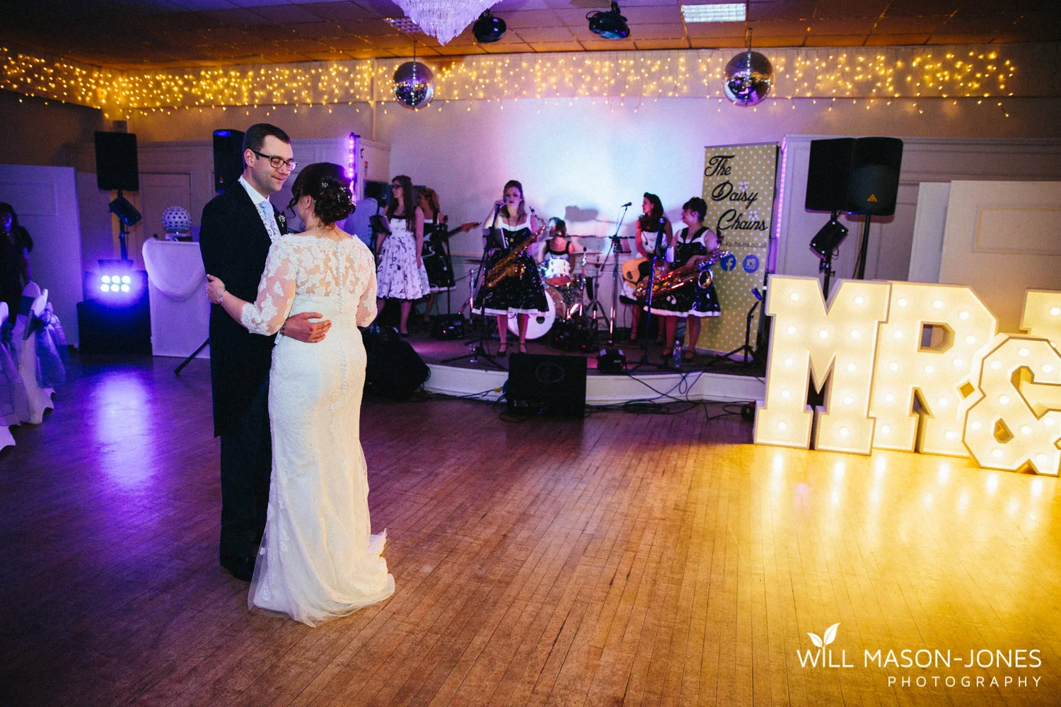 the-manor-crickhowell-wedding-documentary-photographer