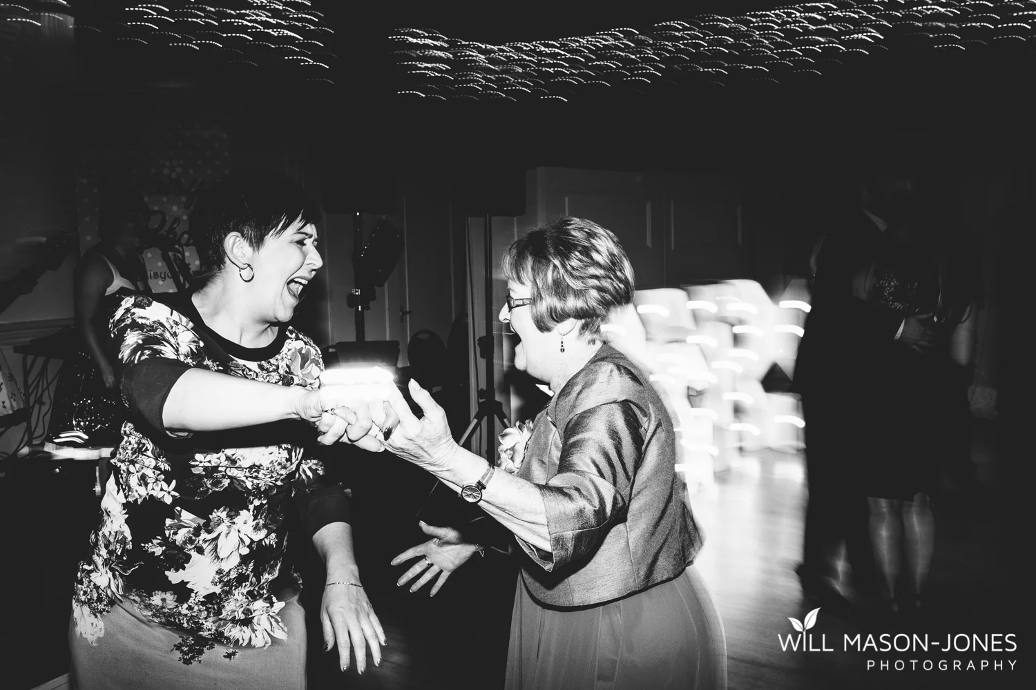 the-manor-crickhowell-wedding-documentary-photographer