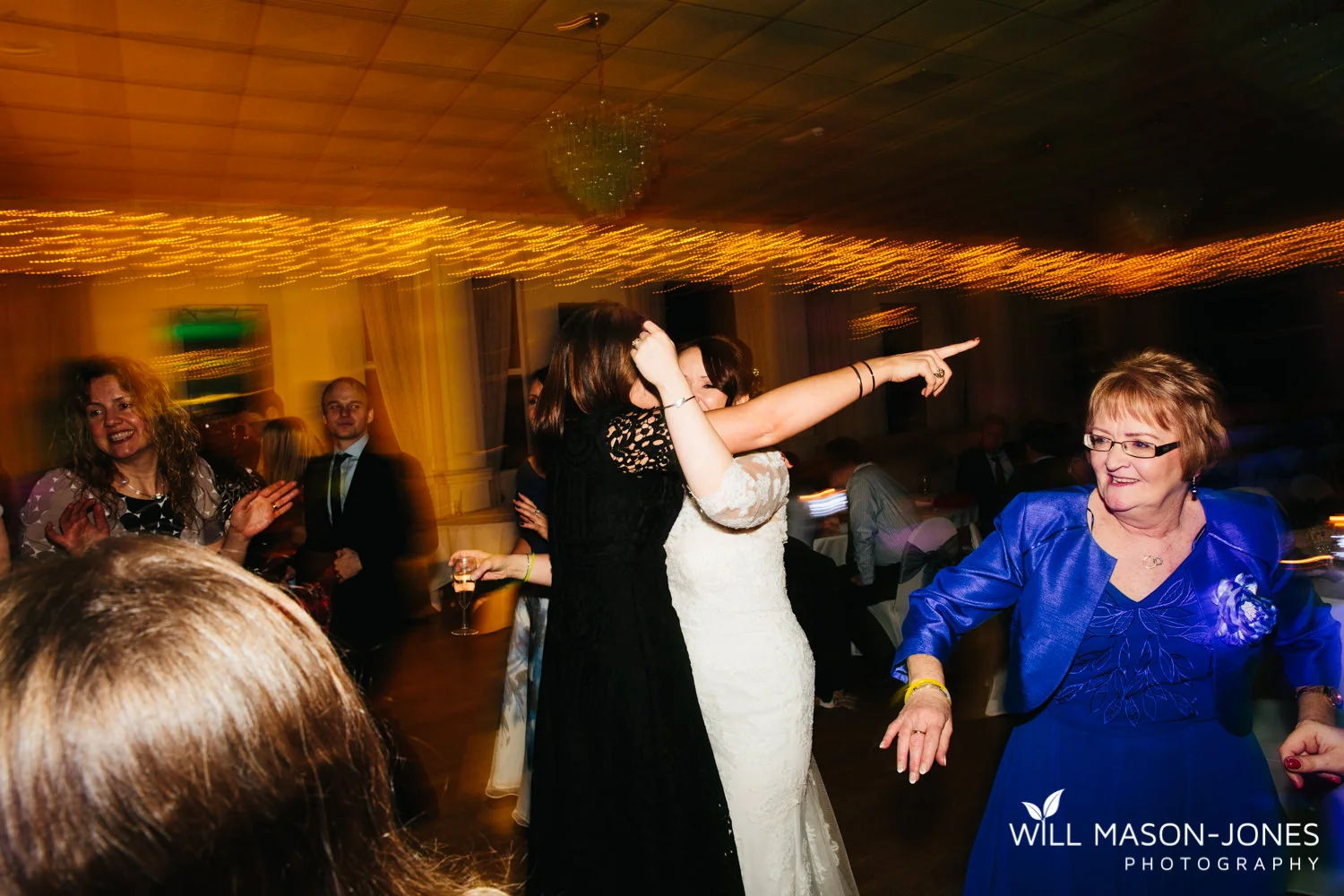 the-manor-crickhowell-wedding-documentary-photographer
