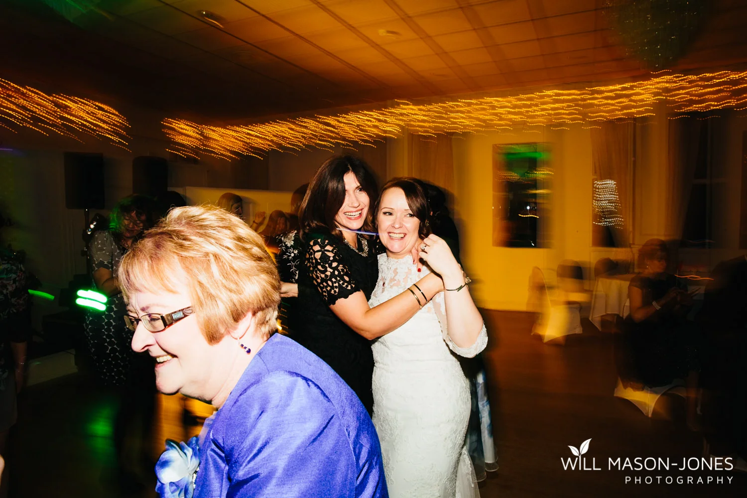 the-manor-crickhowell-wedding-documentary-photographer