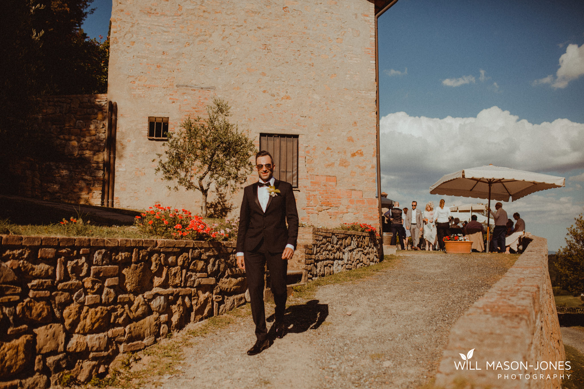  Borgo Il Castagno tuscany Italy villa destination wedding natural colourful guests fun photography 