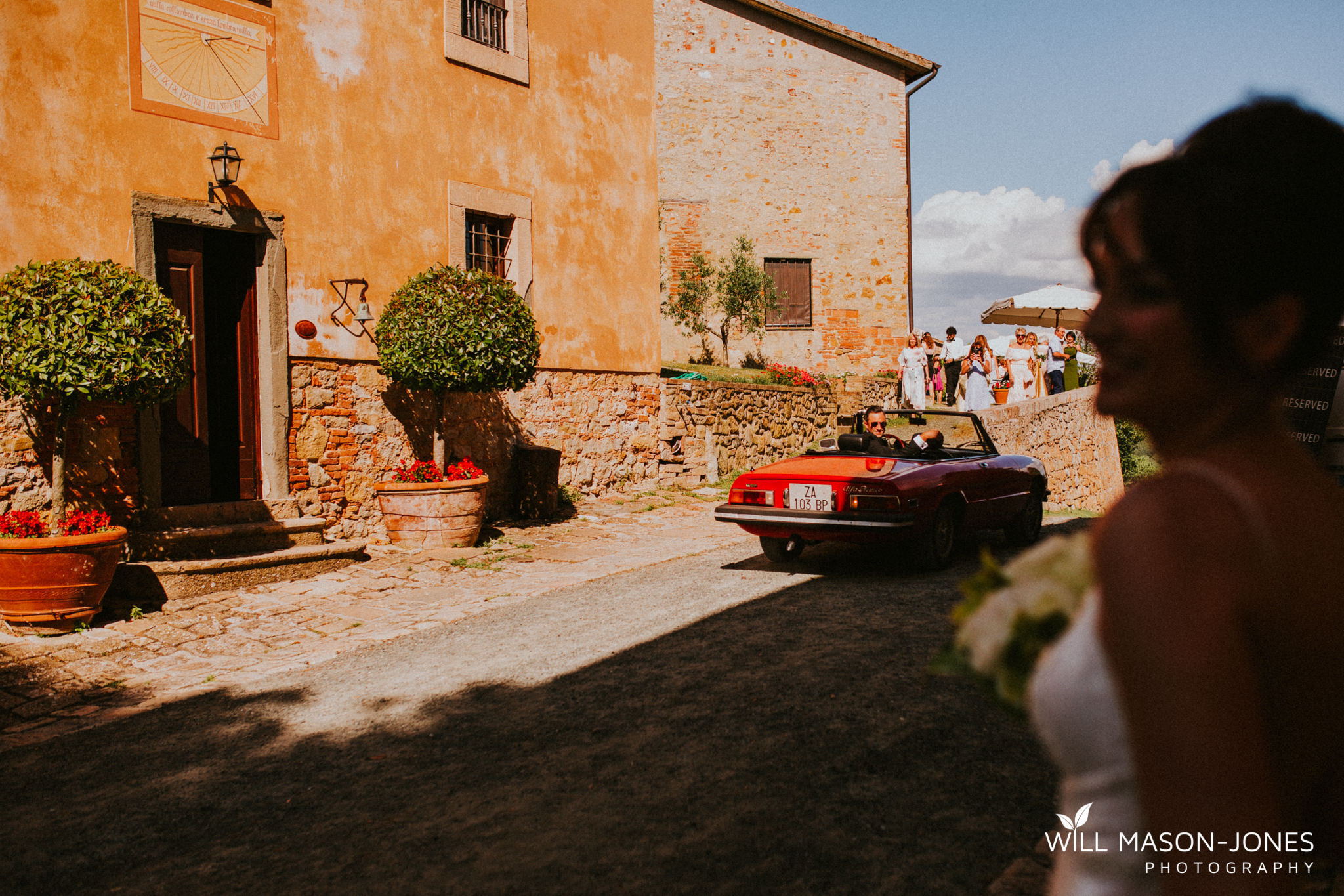  Borgo Il Castagno tuscany Italy villa destination wedding couple portraits vintage car 