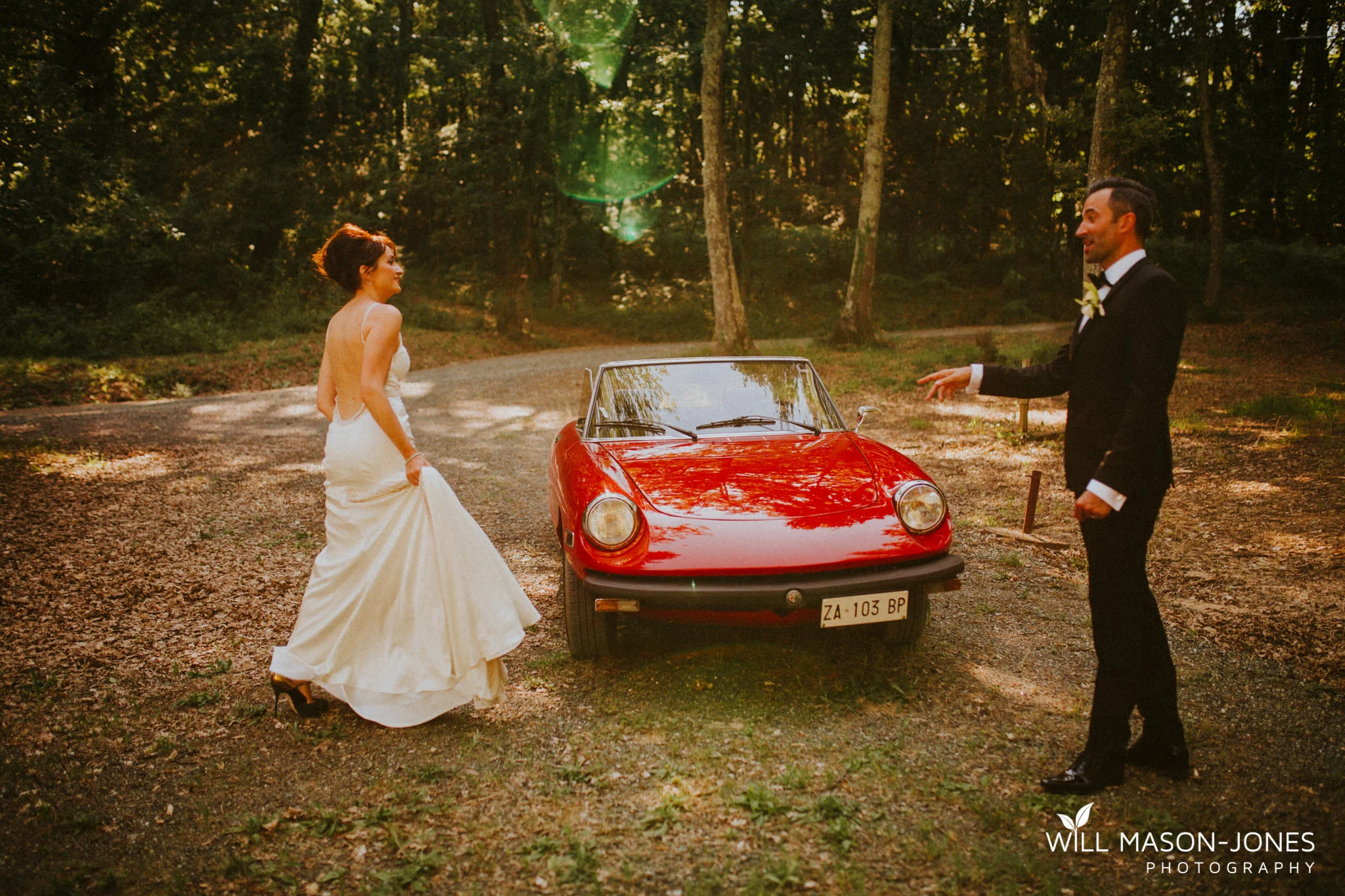  Borgo Il Castagno tuscany Italy villa destination wedding couple portraits vintage car 