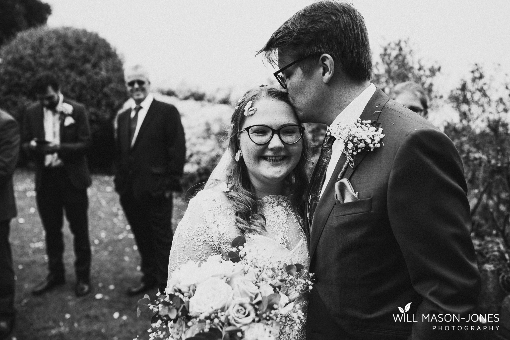  family confetti photographyoxwich bay hotel swansea relaxed colourful 