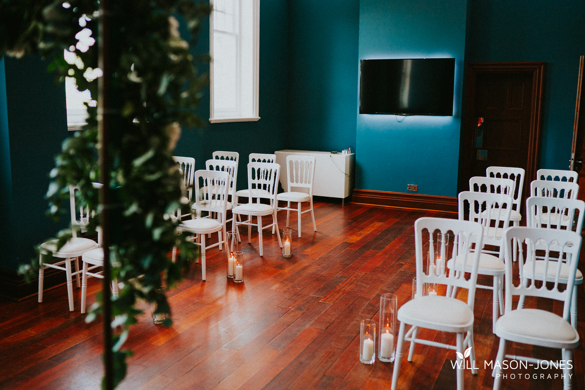  small relaxed intimate wedding ceremony in morgans hotel swansea 