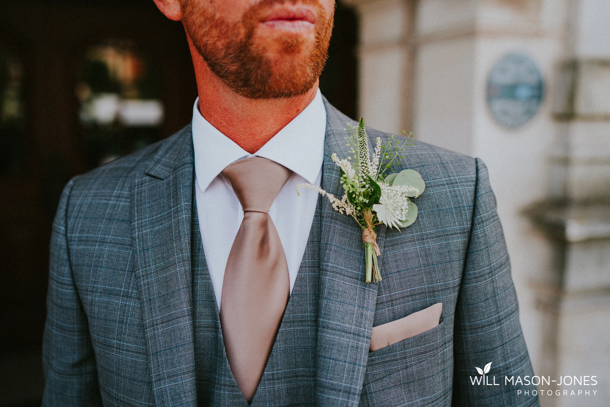  small relaxed intimate wedding ceremony in morgans hotel swansea 