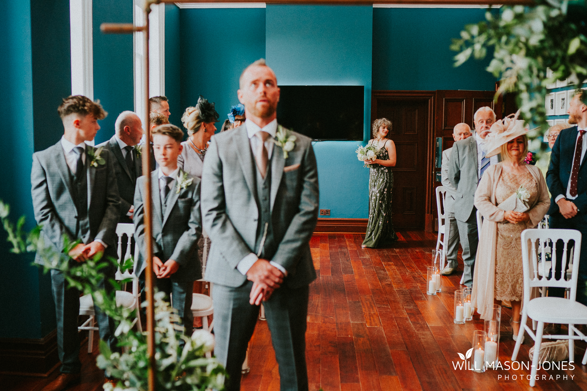  small relaxed intimate wedding ceremony in morgans hotel swansea 