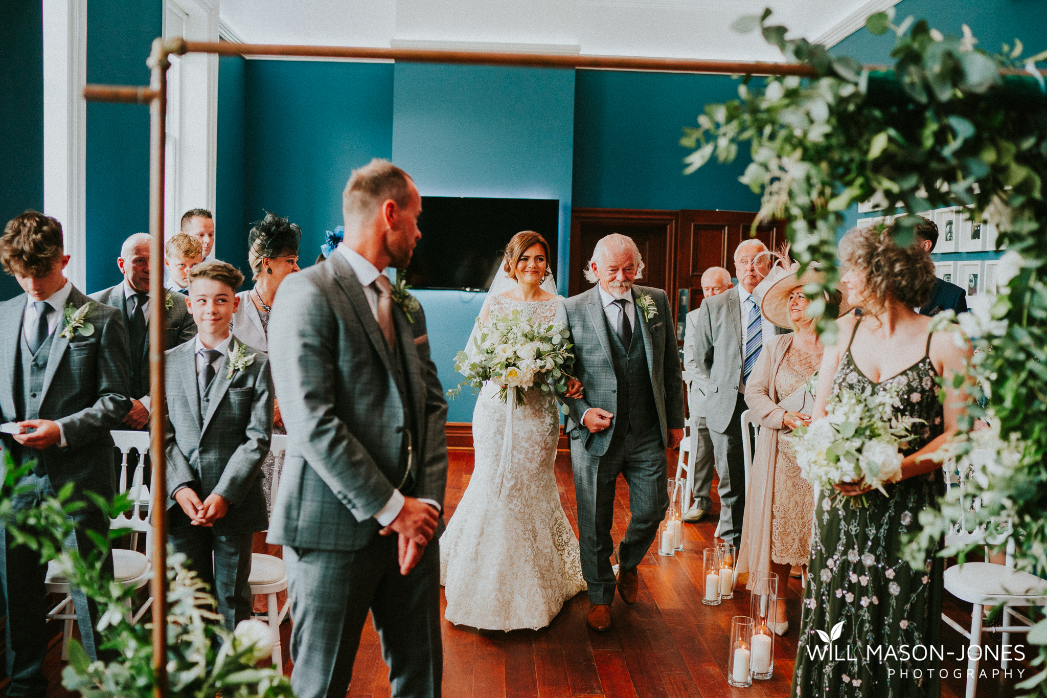  small relaxed intimate wedding ceremony in morgans hotel swansea 