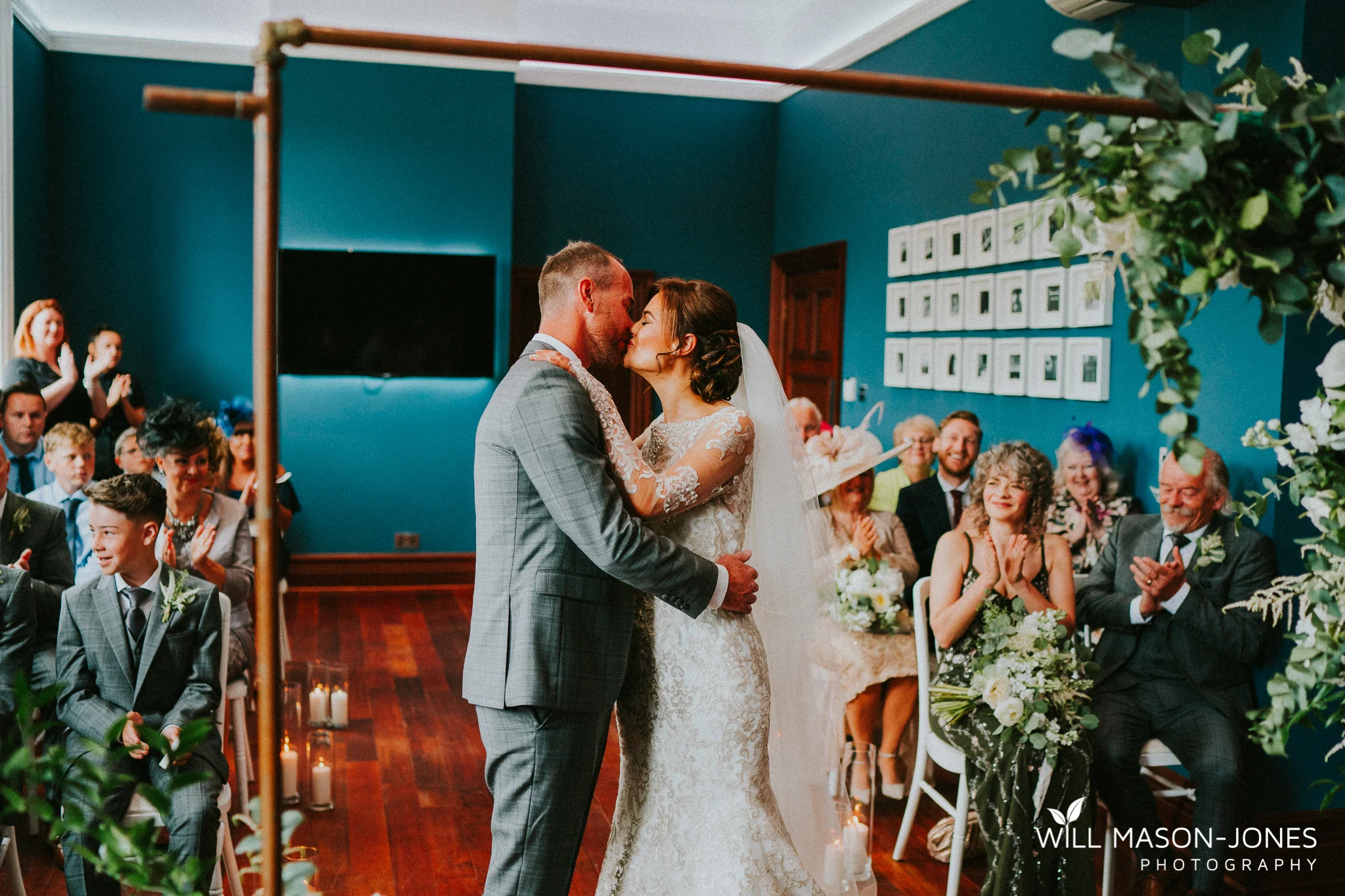 small relaxed intimate wedding ceremony in morgans hotel swansea 