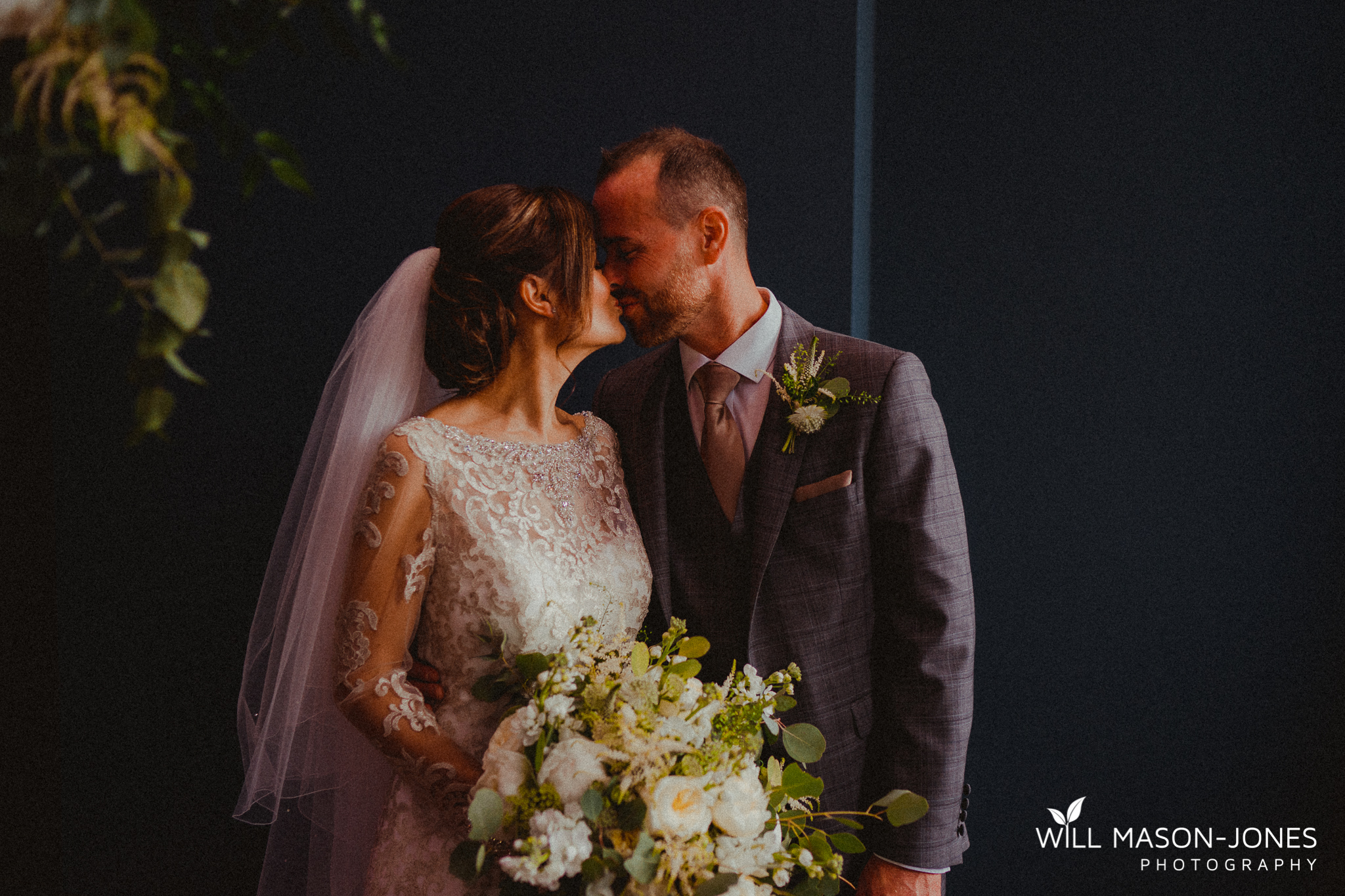  small relaxed intimate wedding ceremony in morgans hotel swansea 