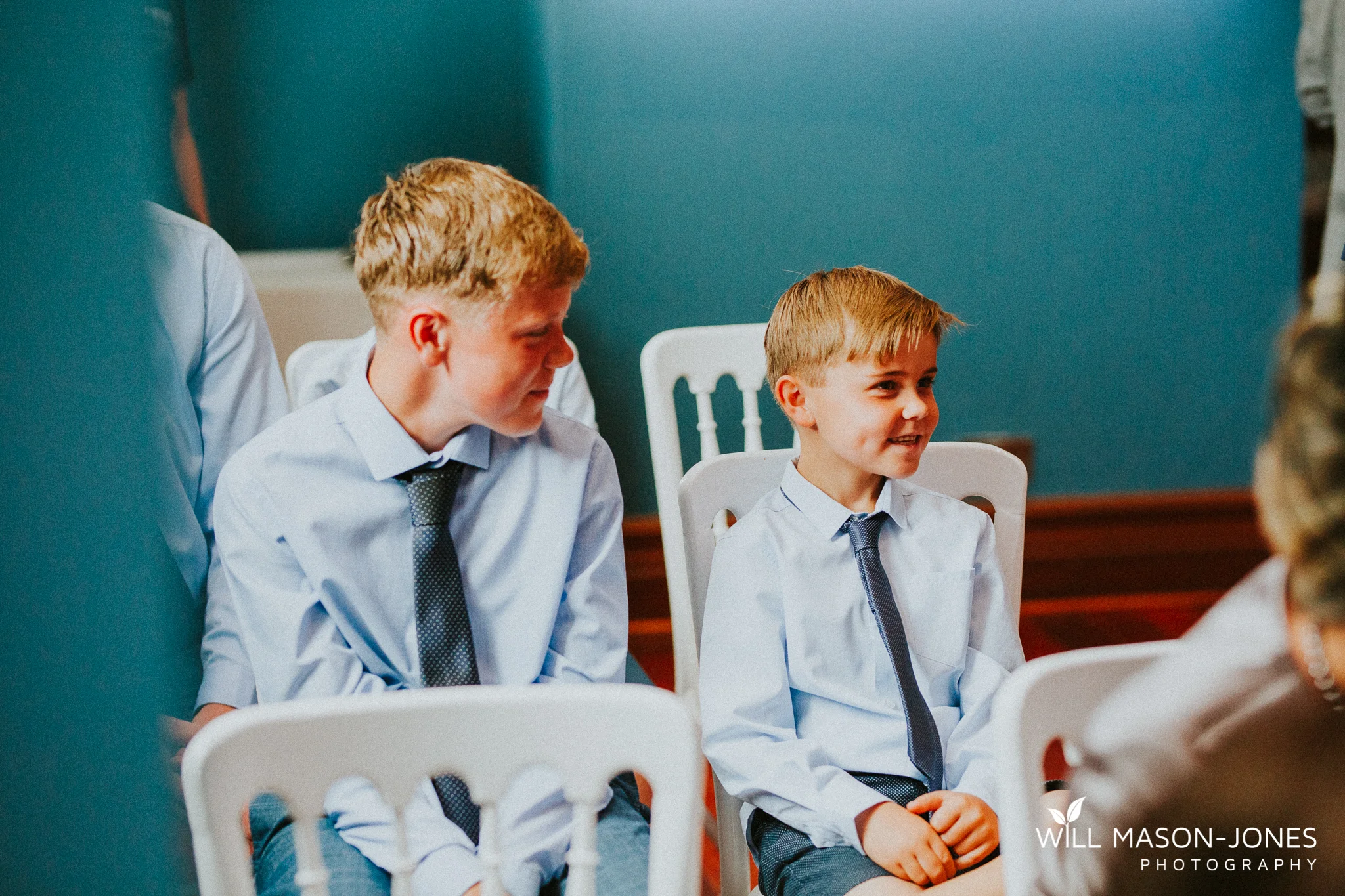  small relaxed intimate wedding ceremony in morgans hotel swansea 