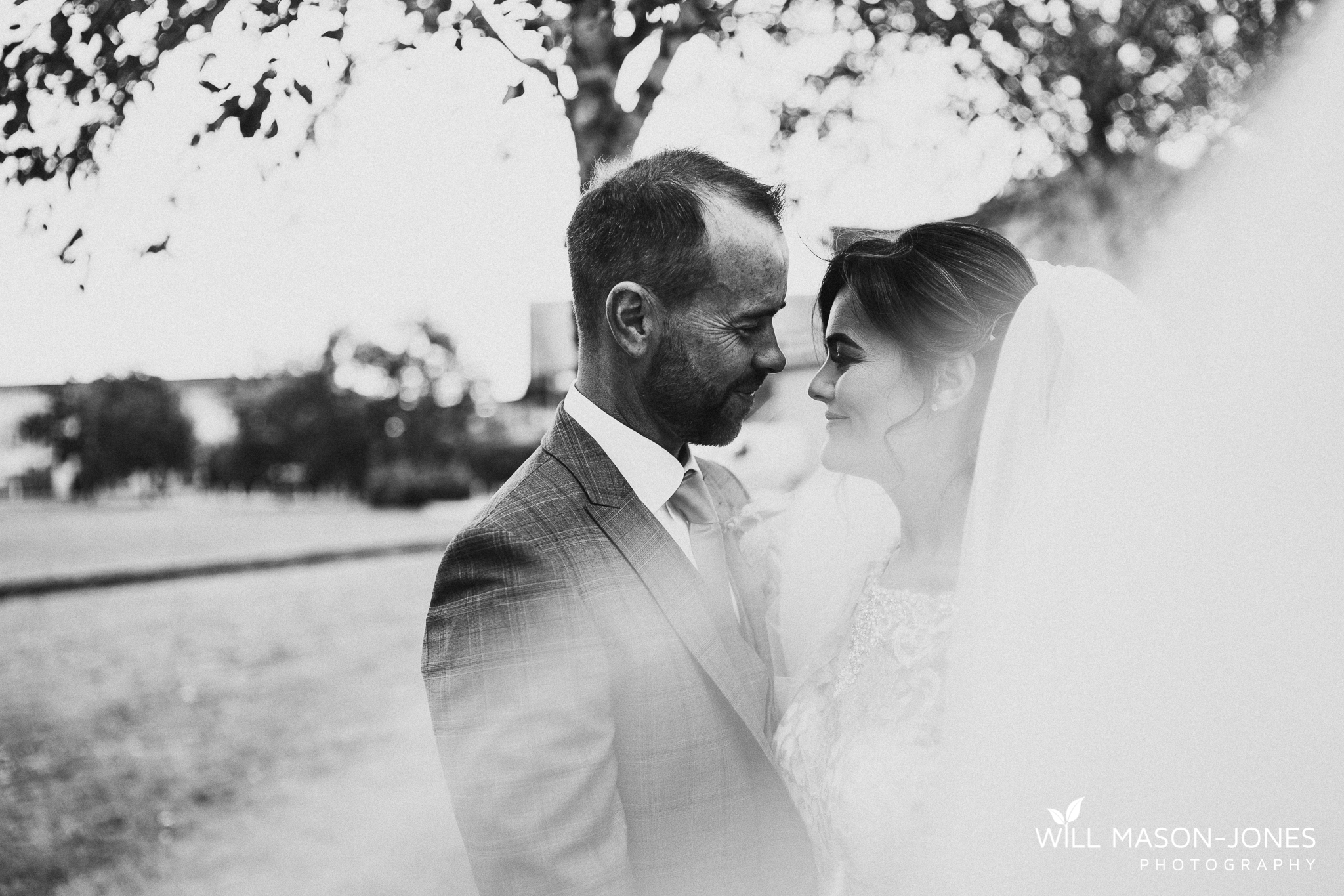  colourful relaxed couple portrait photography at morgans hotel swansea 