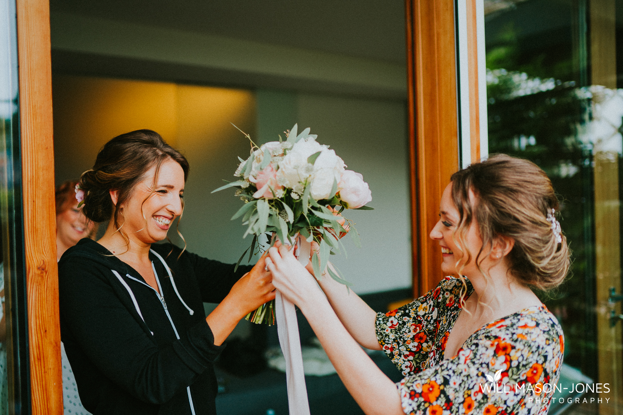  bridal preparations at hotel ambient hotel prima luna malcesine italy wedding photography 