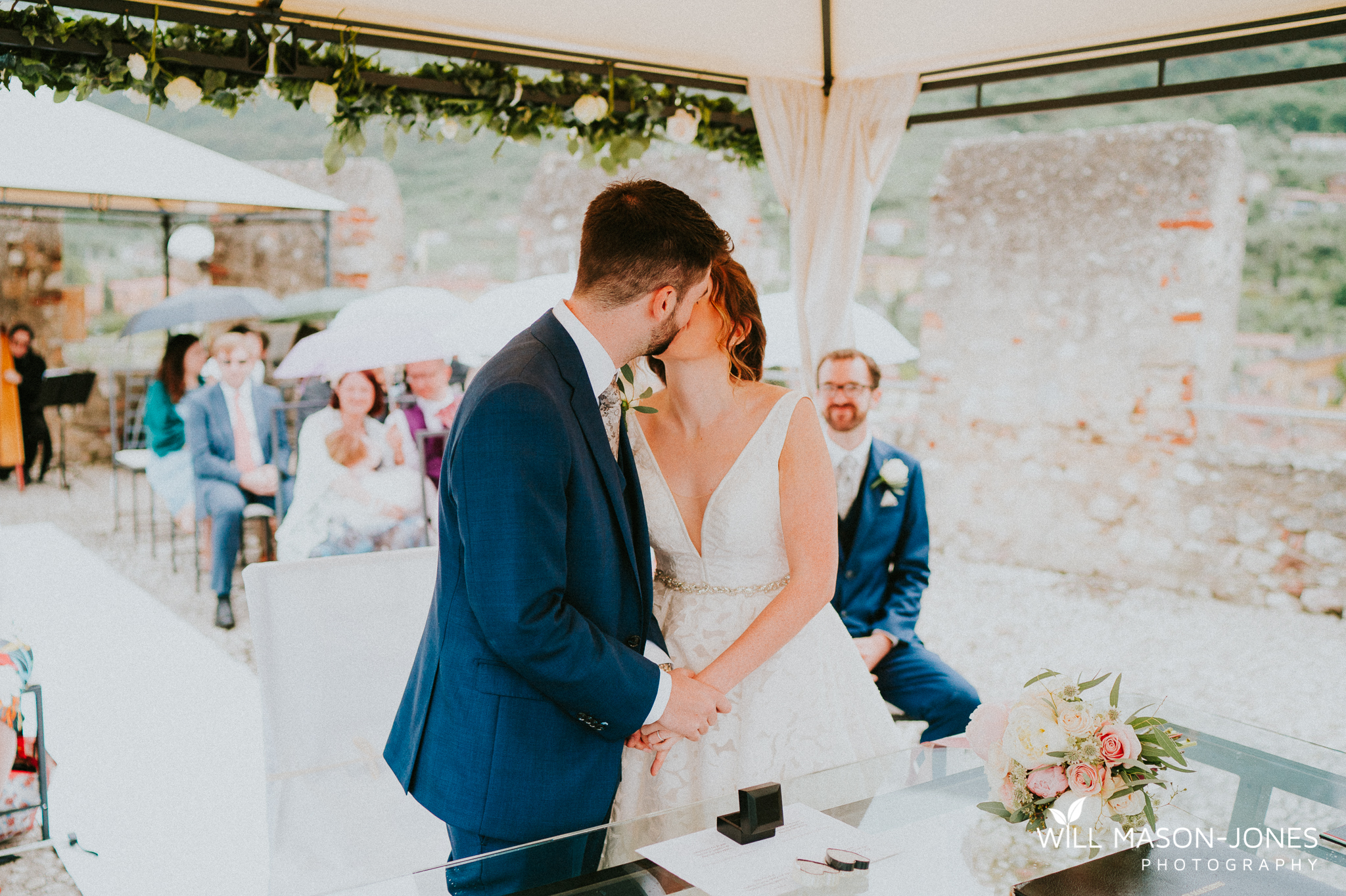  colourful rainy wet outdoor destination wedding ceremony at malcesine castle photography 
