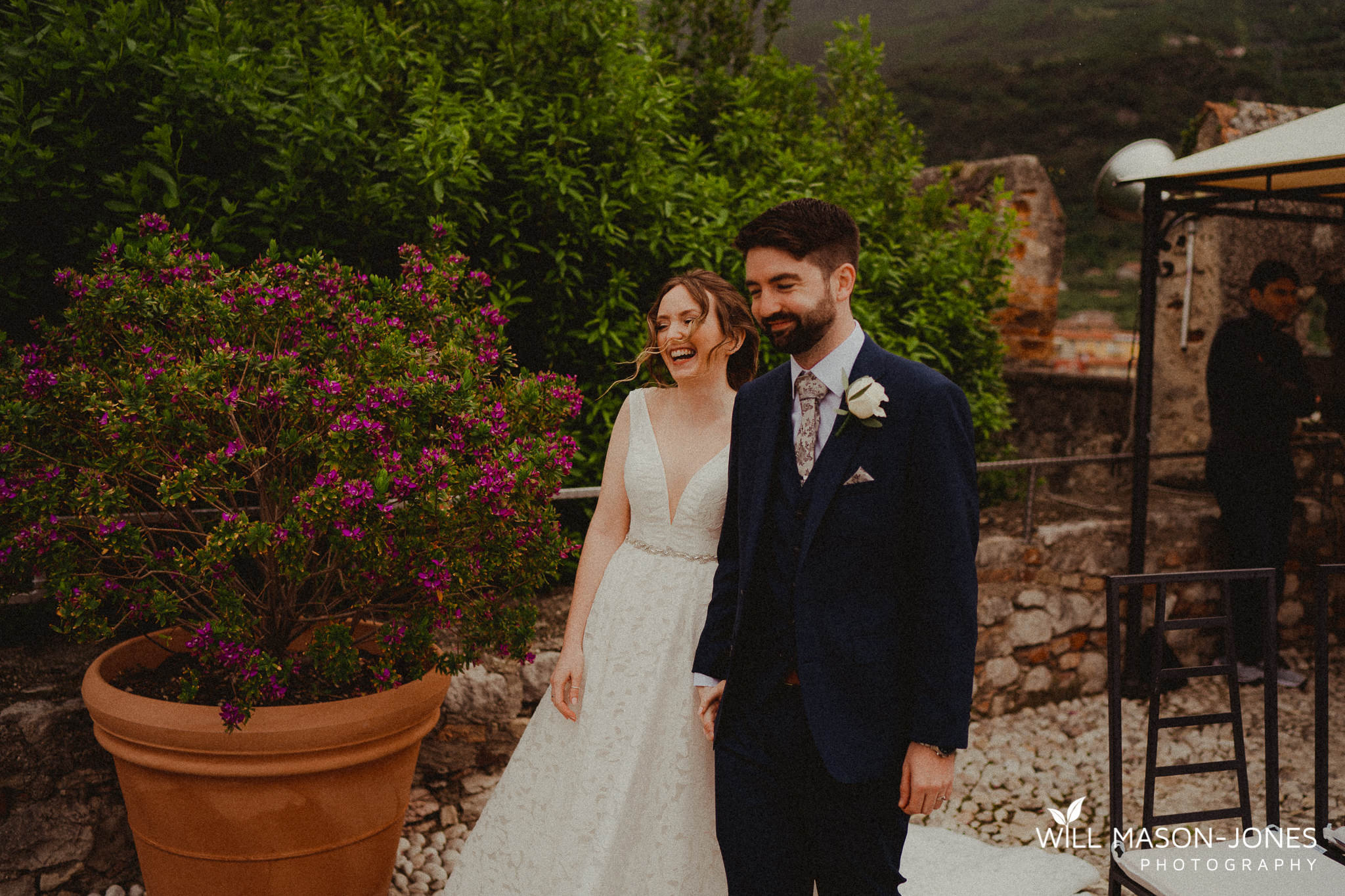  colourful rainy wet outdoor destination wedding ceremony at malcesine castle photography 