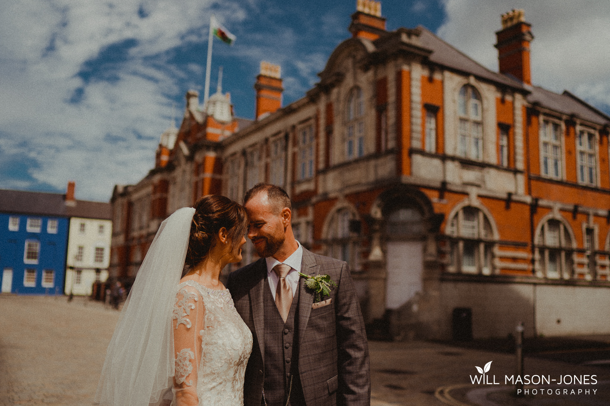 colourful relaxed couple portrait photography at morgans hotel swansea