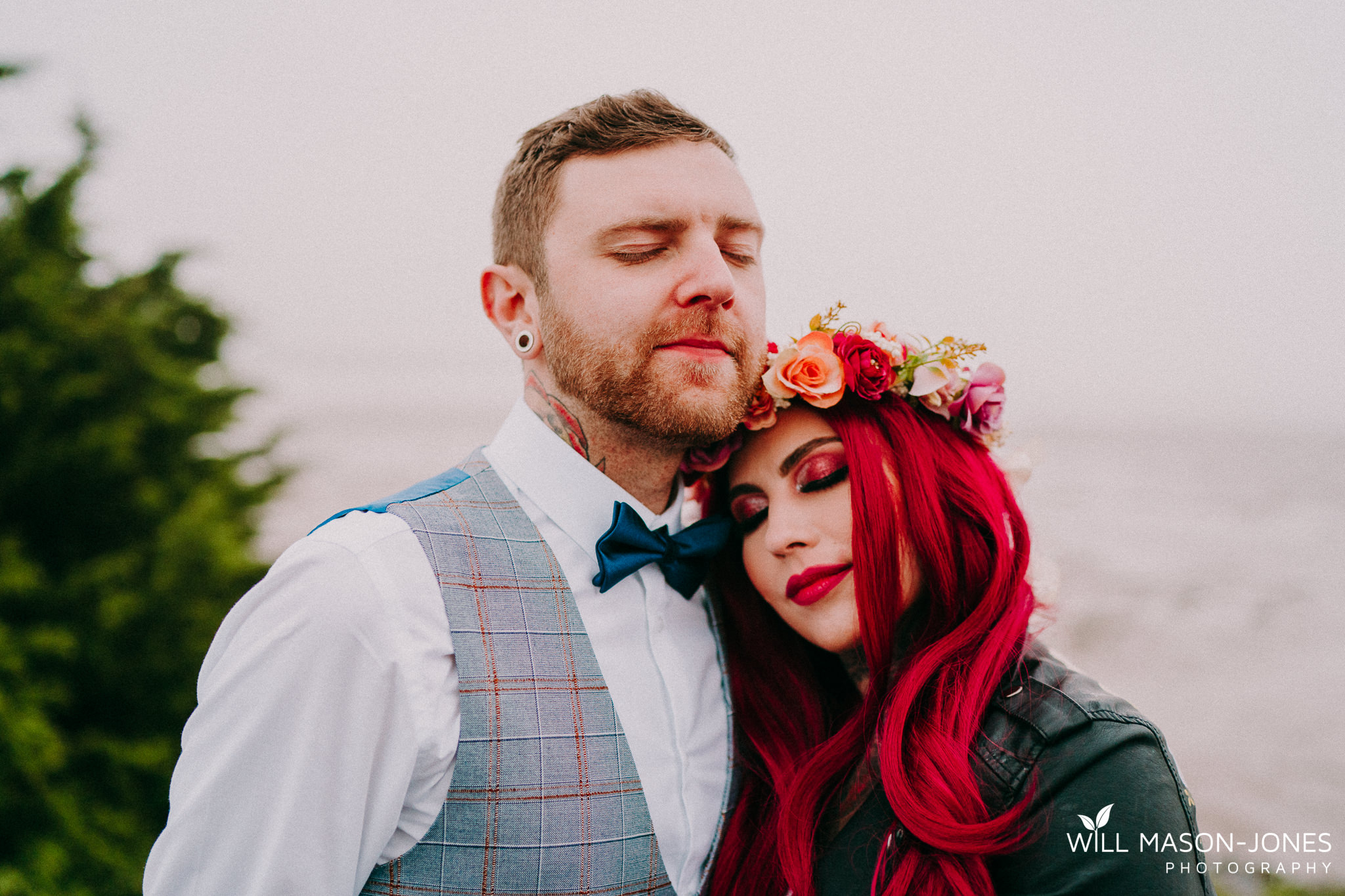  usk lighthouse wales elopement rock n roll alternative tattoo couple photography 