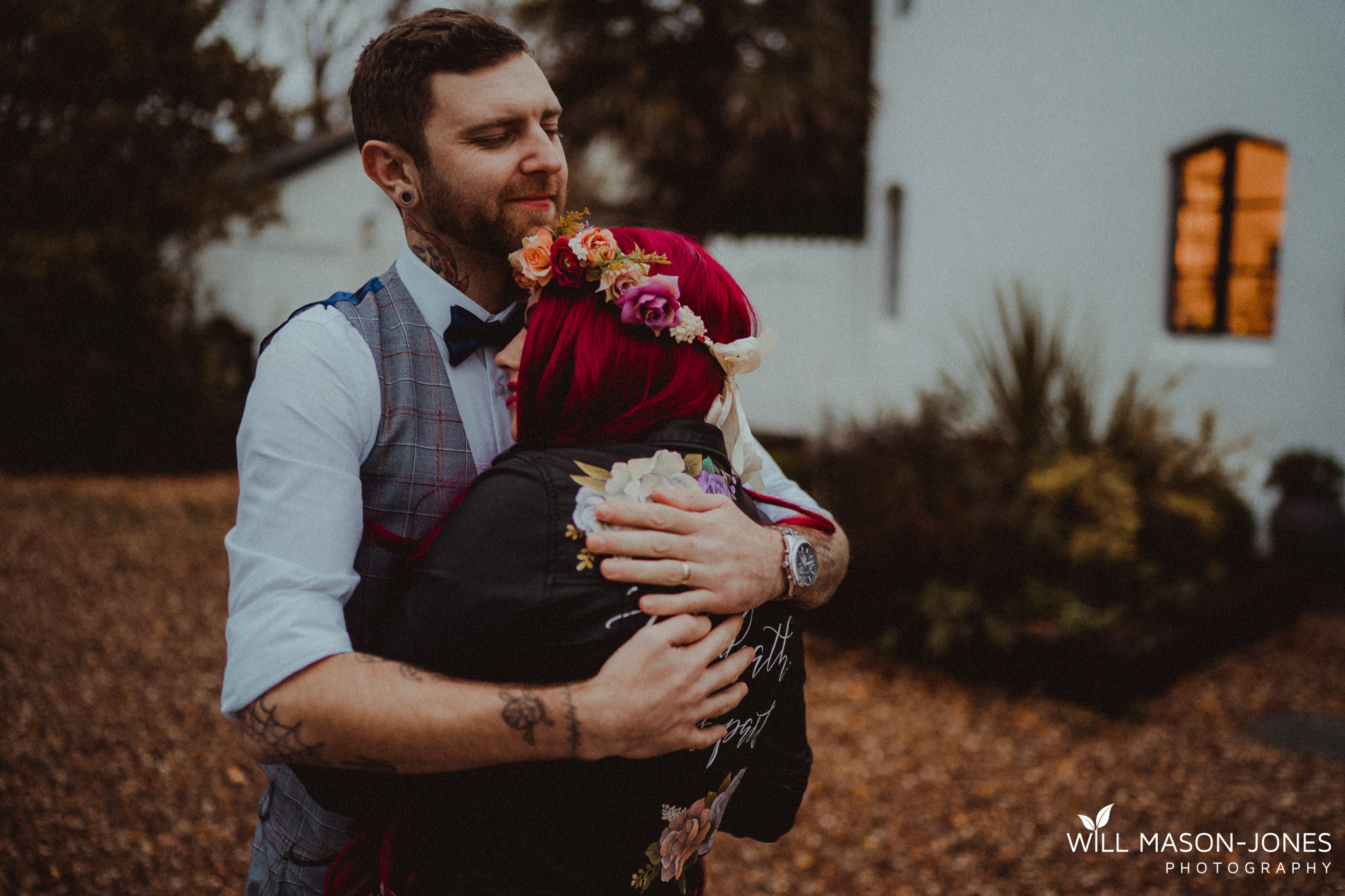  usk lighthouse wales elopement rock n roll alternative tattoo couple photography 