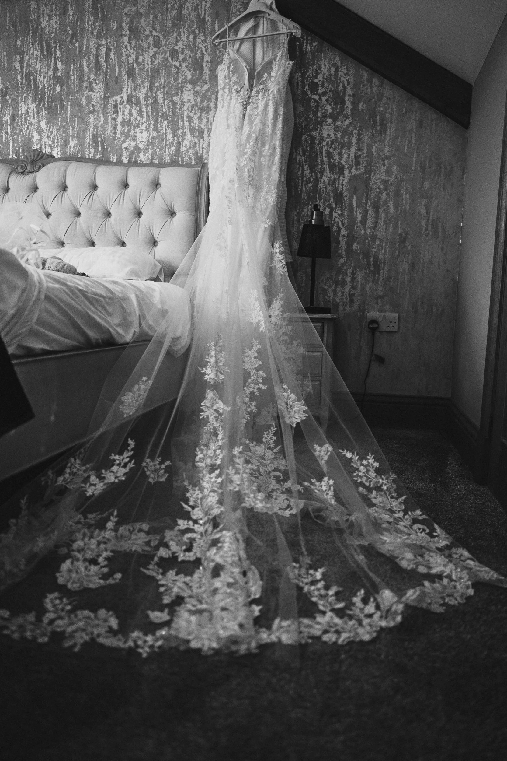 oldwalls-swansea-wedding-photographer-colourful-relaxed-4.jpg