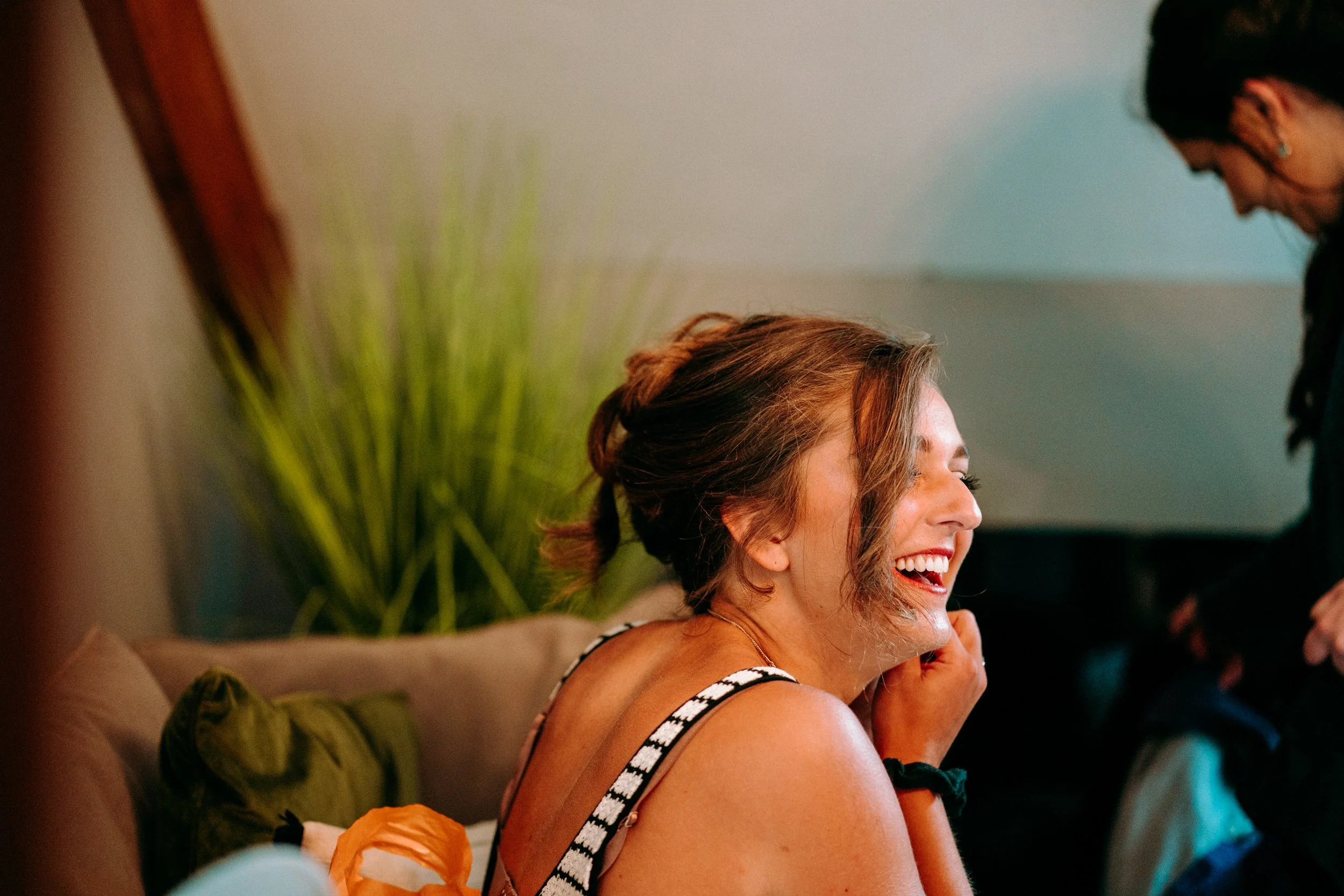oldwalls-swansea-wedding-photographer-colourful-relaxed-12.jpg