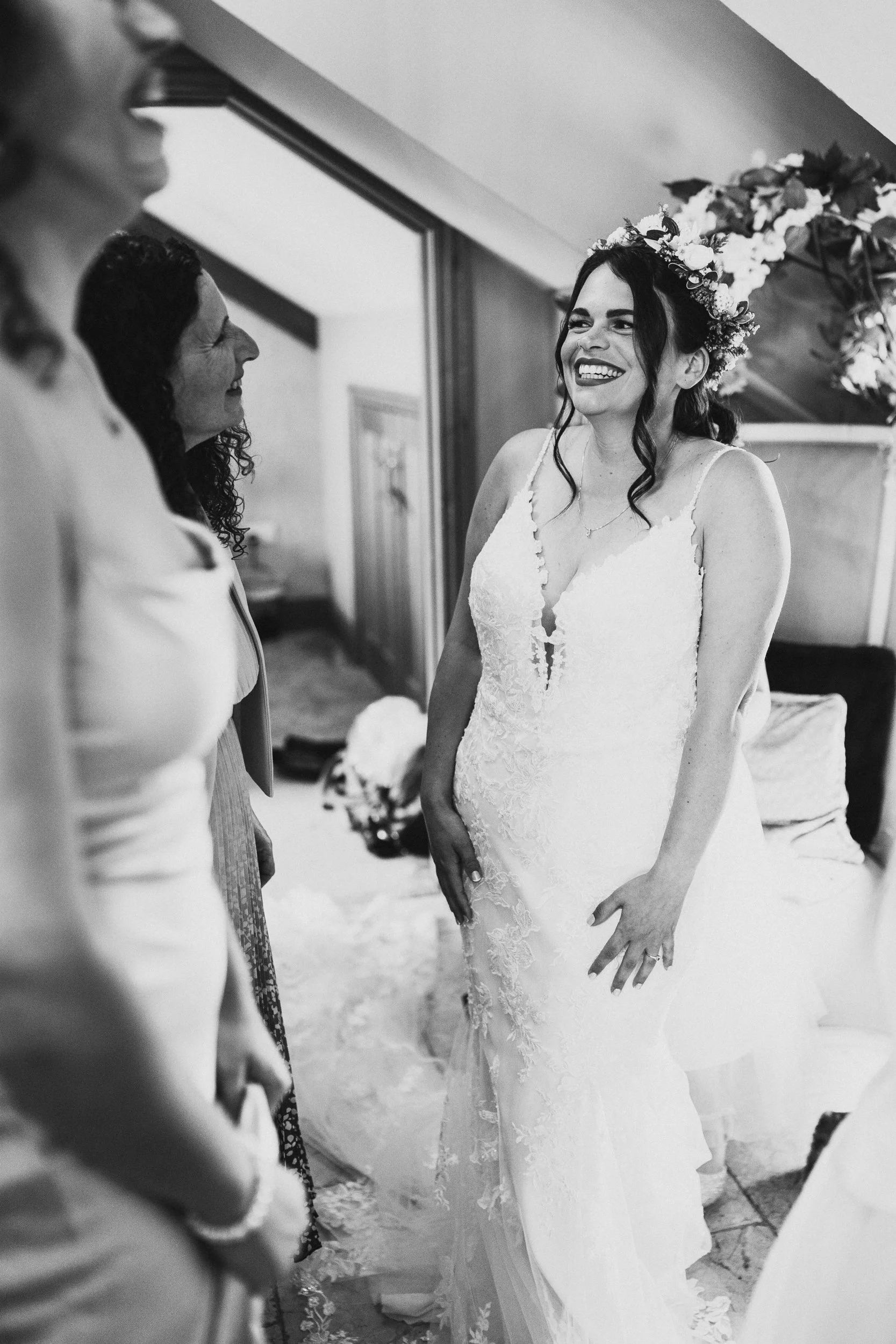 oldwalls-swansea-wedding-photographer-colourful-relaxed-24.jpg