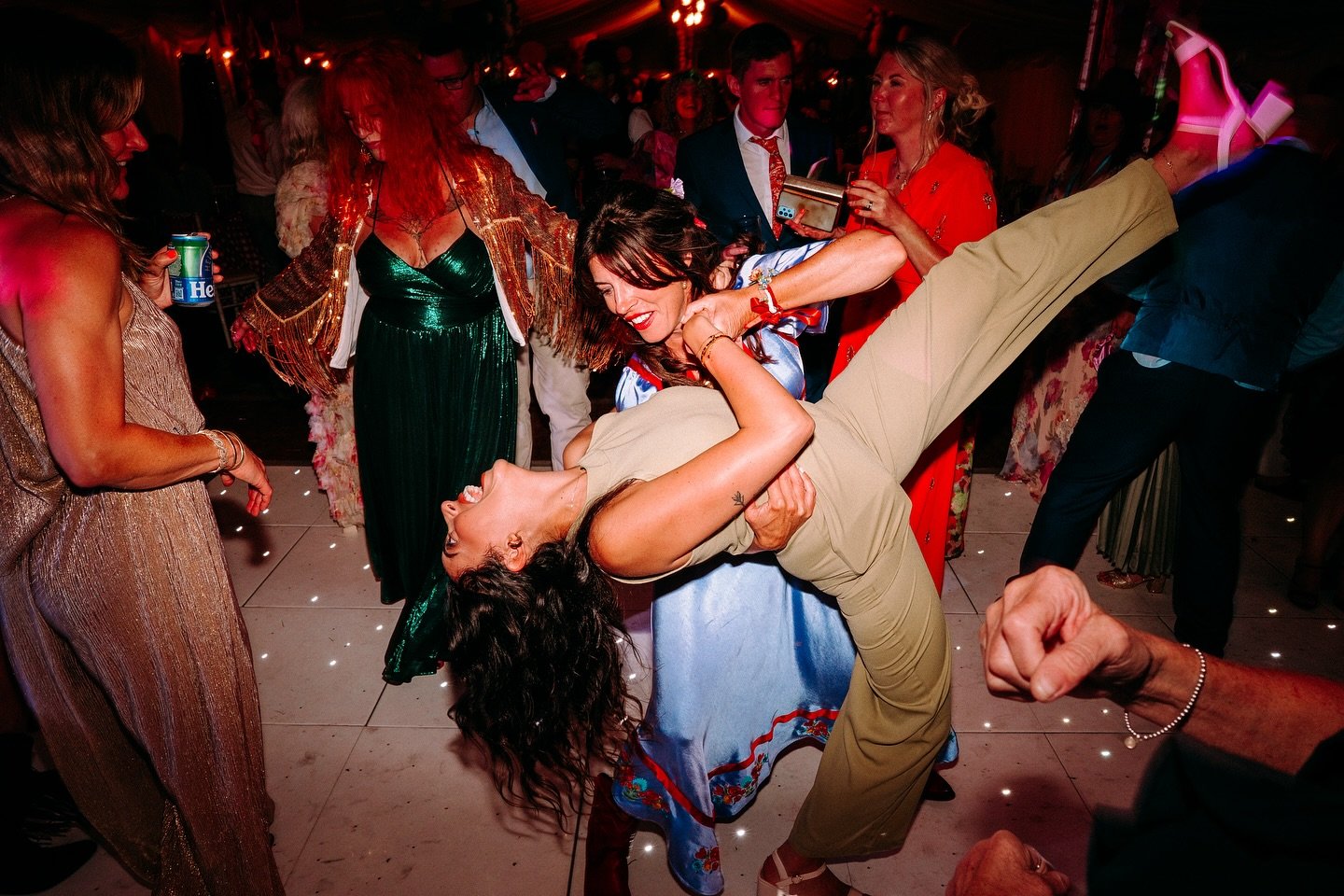 Whether it&rsquo;s high kicks on the dance floor or those quiet moments where you just soak in the love, don&rsquo;t forget to grab those group shots with your girls on your big day! 📸✨ Galentine&rsquo;s Day is the perfect reminder to celebrate thos