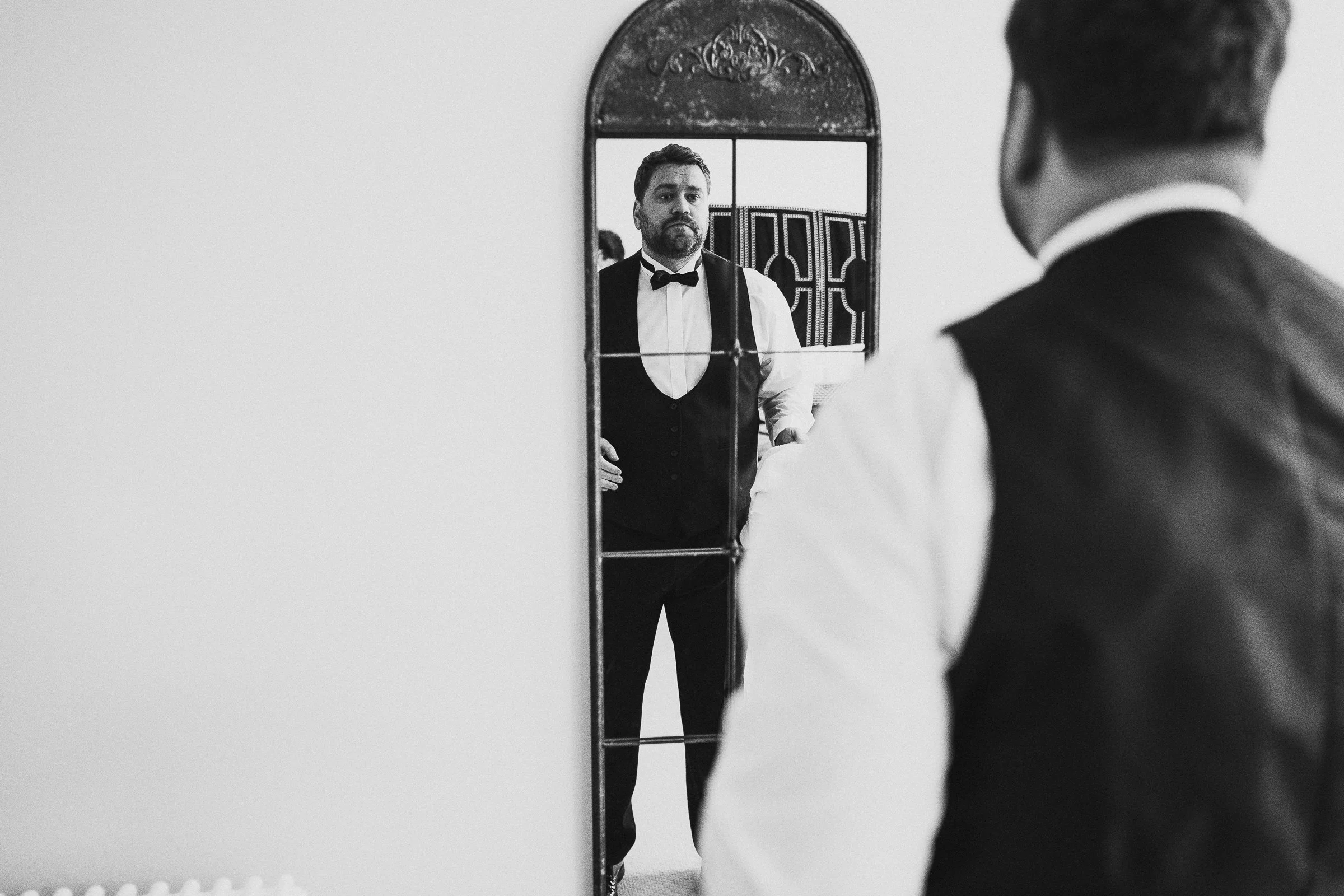 sant-ffraed-house-wedding-photographers-fun-natural-relaxed-documentary-32.jpg