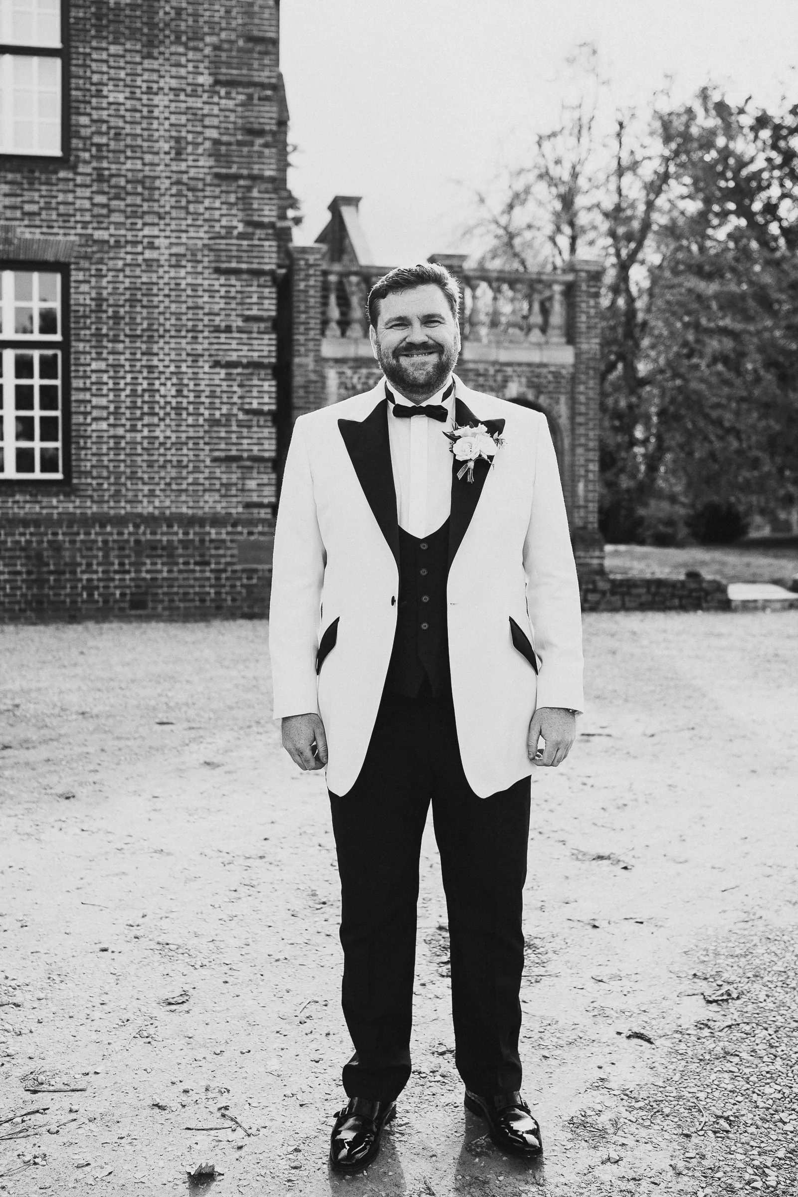 sant-ffraed-house-wedding-photographers-fun-natural-relaxed-documentary-49.jpg