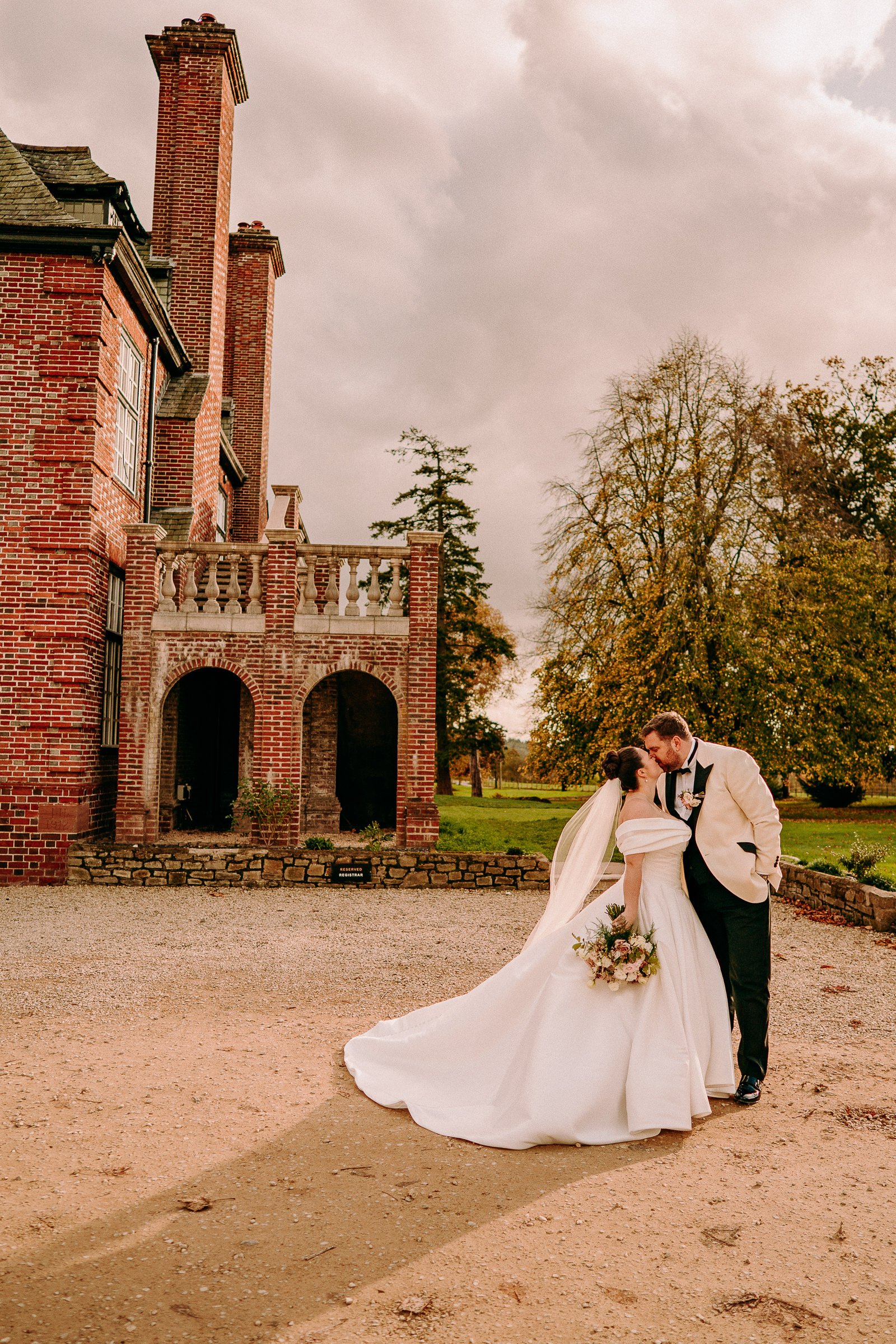 sant-ffraed-house-wedding-photographers-fun-natural-relaxed-documentary-114.jpg