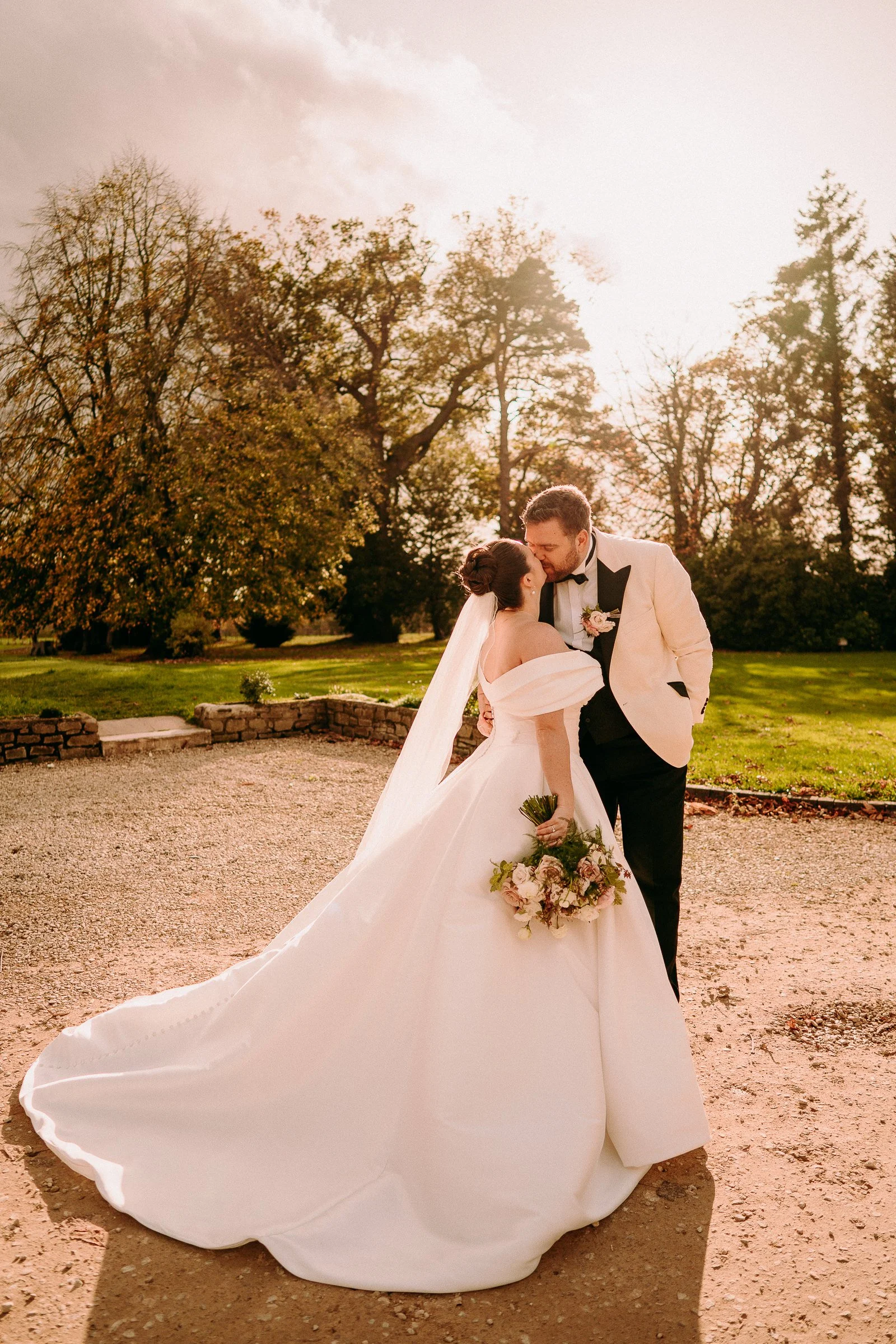 sant-ffraed-house-wedding-photographers-fun-natural-relaxed-documentary-116.jpg