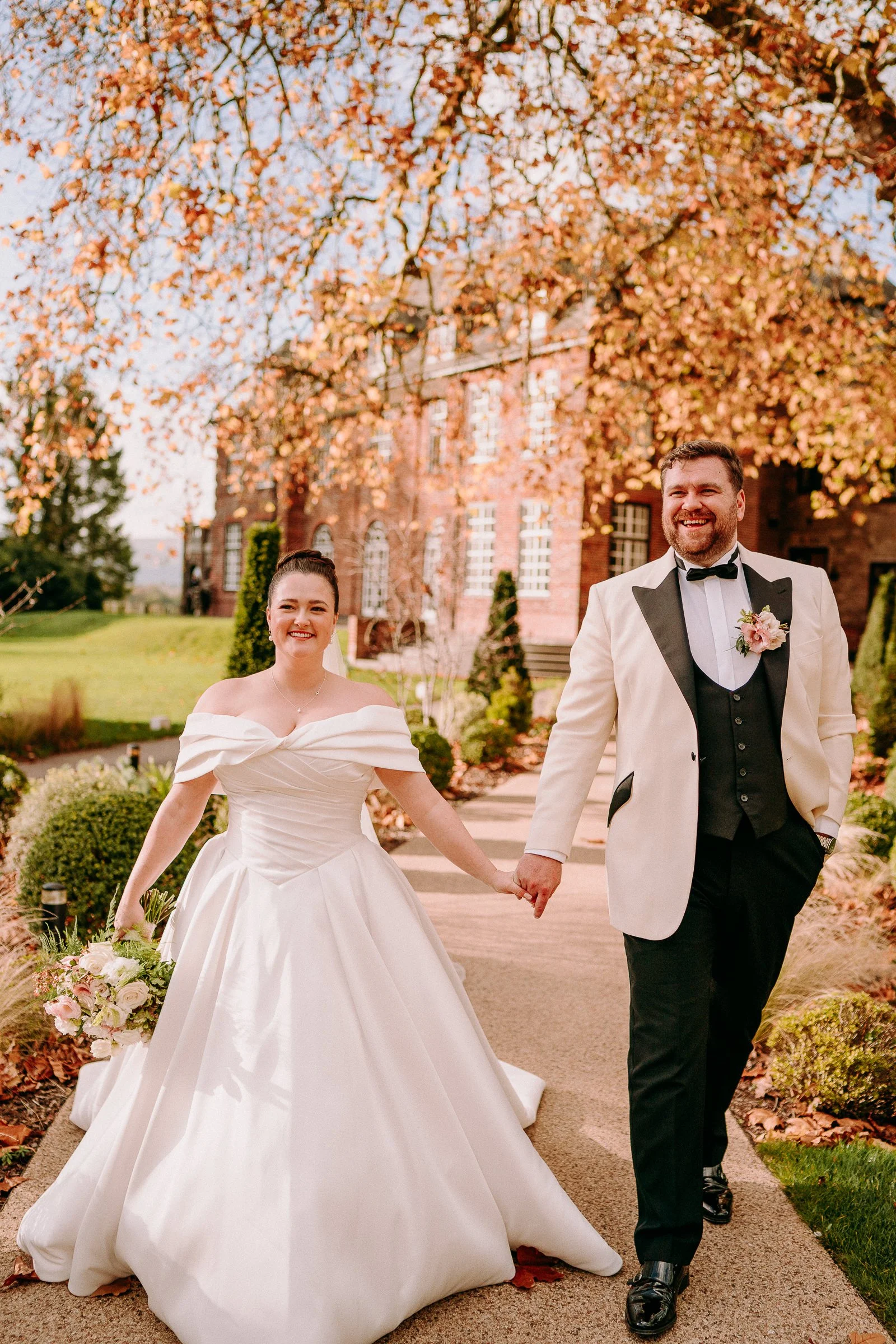 sant-ffraed-house-wedding-photographers-fun-natural-relaxed-documentary-156.jpg