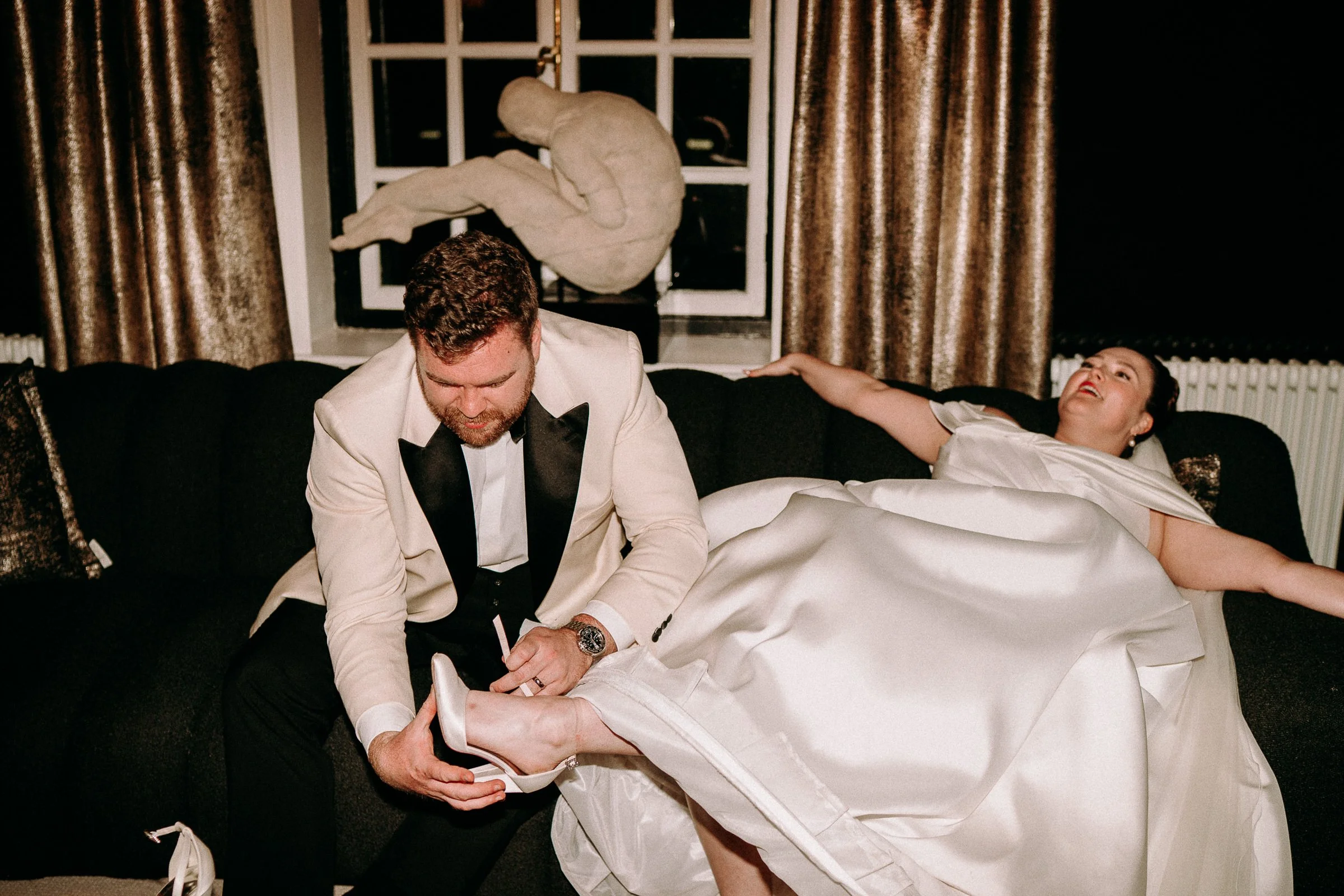 sant-ffraed-house-wedding-photographers-fun-natural-relaxed-documentary-247.jpg