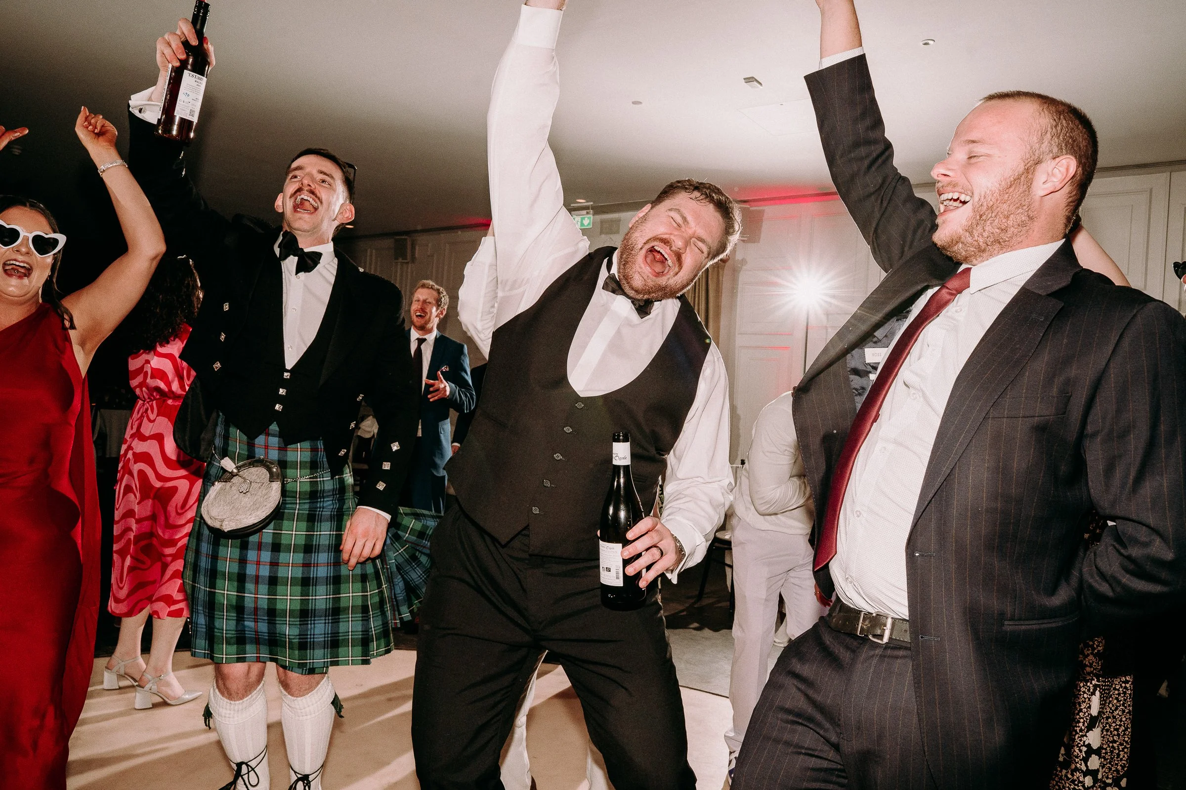 sant-ffraed-house-wedding-photographers-fun-natural-relaxed-documentary-274.jpg