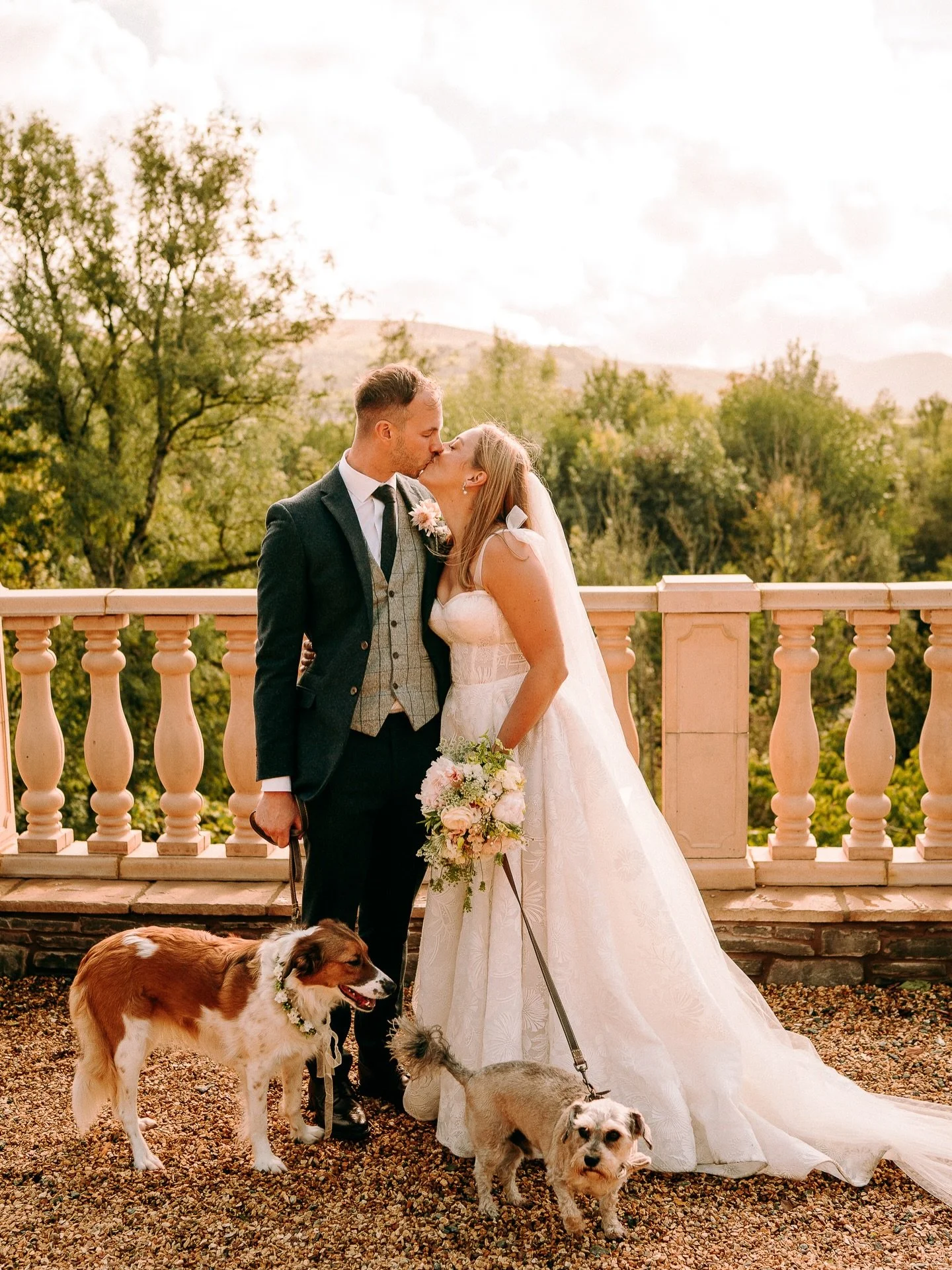 This one meant a lot ❤️

Lowri &amp; Emile were married in Pant-y-Crwys Chapel in Craig Cefn Parc, the village I grew up in. The views and even the Chapel itself where I did my primary school Christmas concerts were all extremely nostalgic and meanin