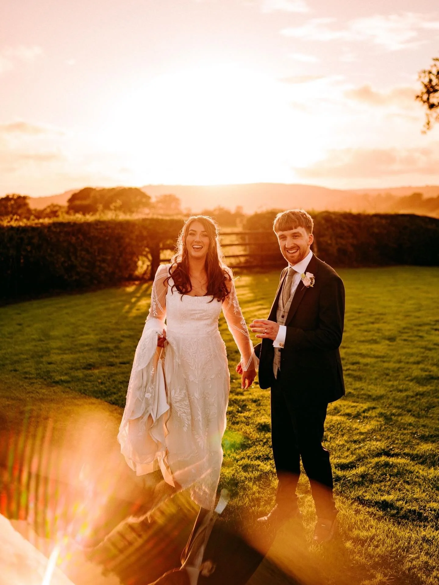 When the cows love golden hour too. A beautiful sunset opportunity at @the_olde_barns_at_penygraig was made even better when we saw a big herd of cows running towards us at full speed!

#oldbarnsatpenygraig #oldbarnspenygraigwedding #welshweddings #s