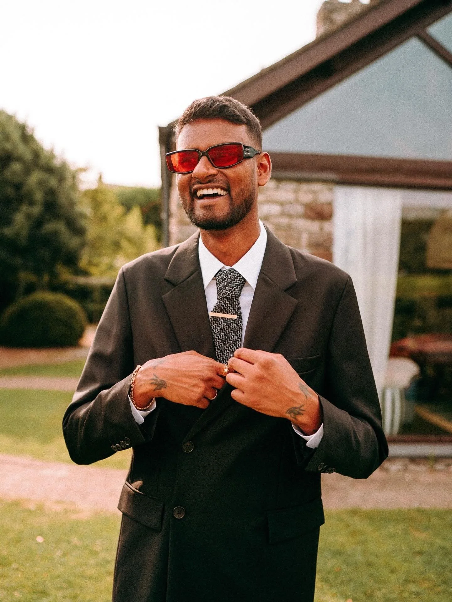 Groom drip.

There&rsquo;s so much focus on dresses (as there should be), but Kevin and his groomsmen absolutely nailed it at Jas &amp; Kevin&rsquo;s wedding.
Relaxed. Stylish. Effortlessly cool.

More love for the grooms please! Jas &amp; Kevin even