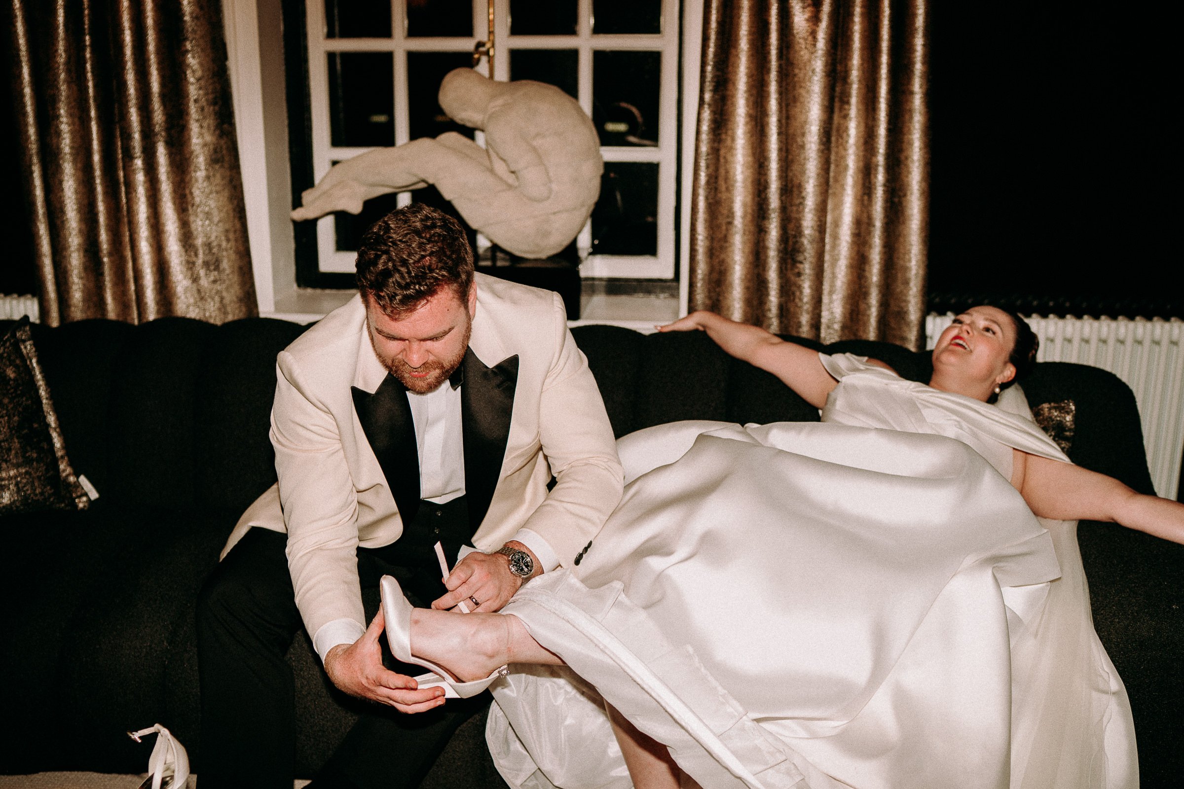 sant-ffraed-house-wedding-photographers-fun-natural-relaxed-documentary-247.jpg