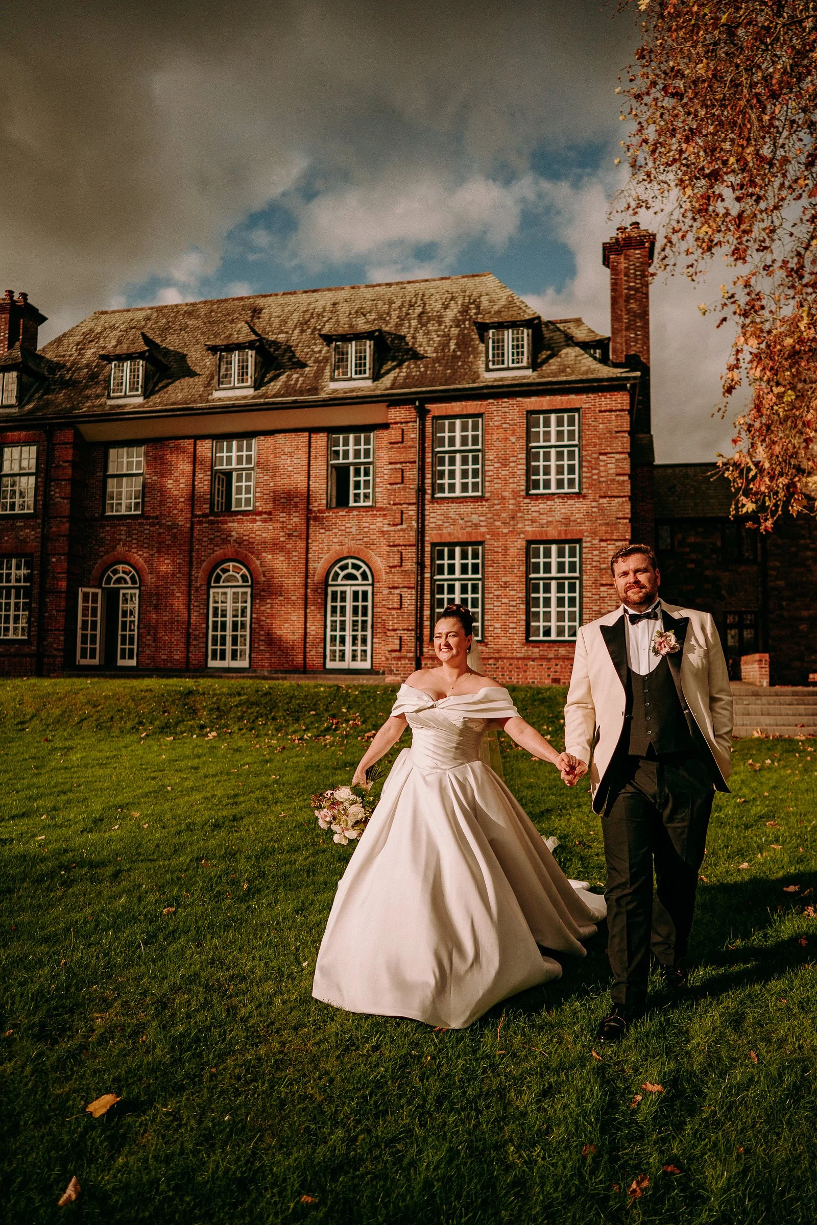 sant-ffraed-house-wedding-photographers-fun-natural-relaxed-documentary-147.jpg