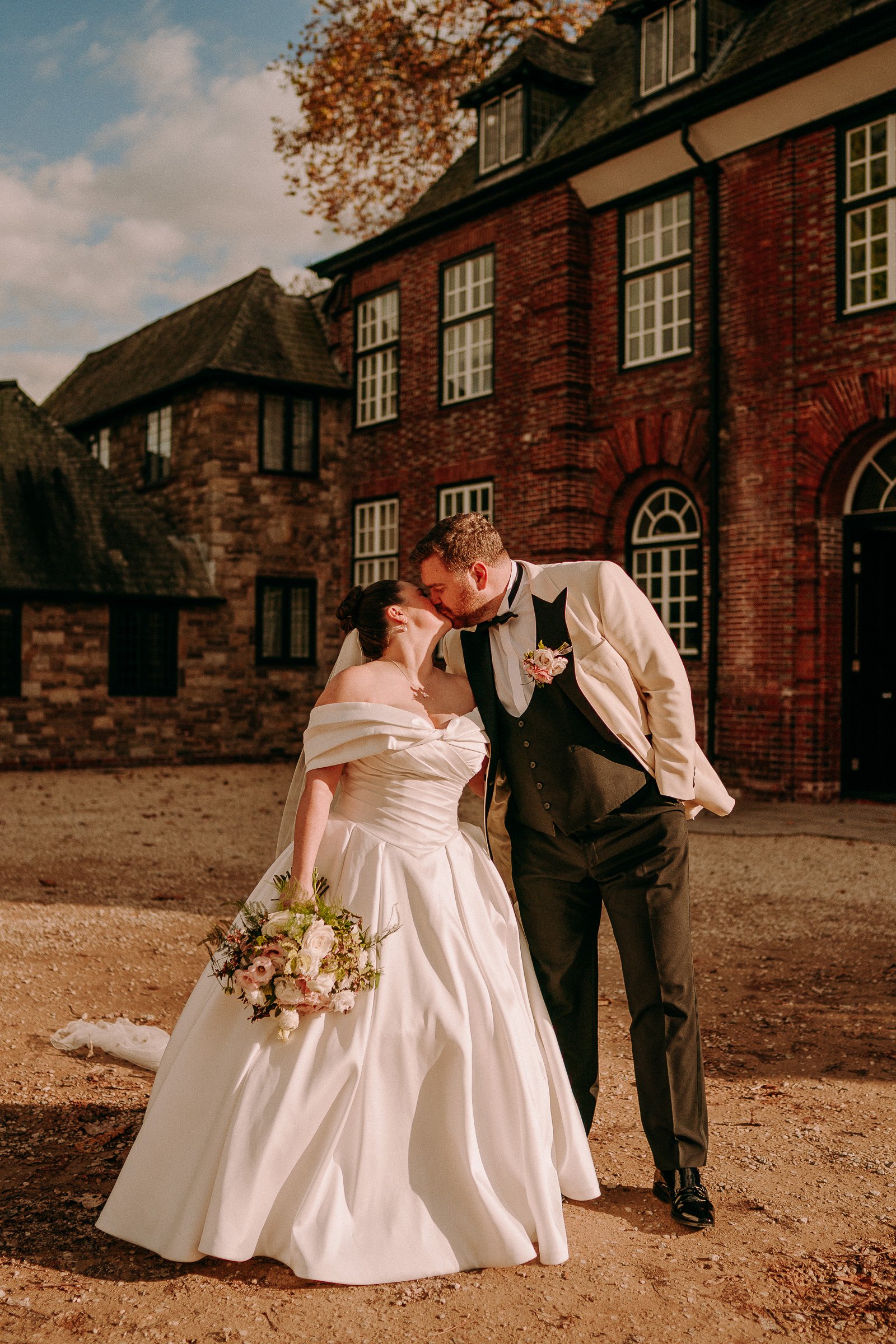sant-ffraed-house-wedding-photographers-fun-natural-relaxed-documentary-134.jpg