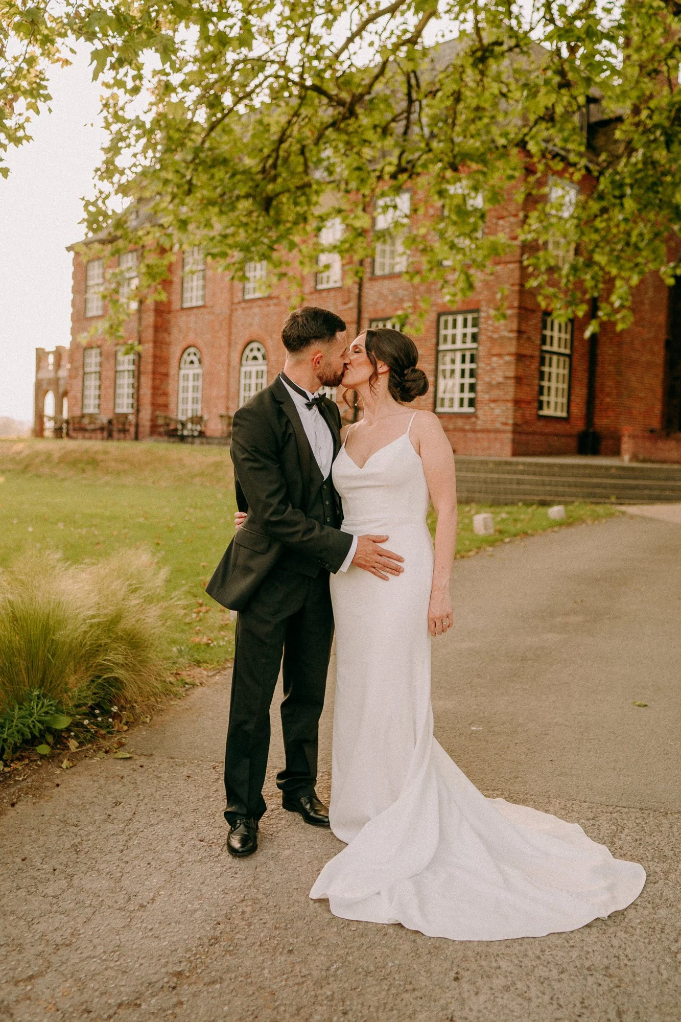 sant-ffraed-house-south-wales-wedding-photographer-relaxed-documentary-5.jpg