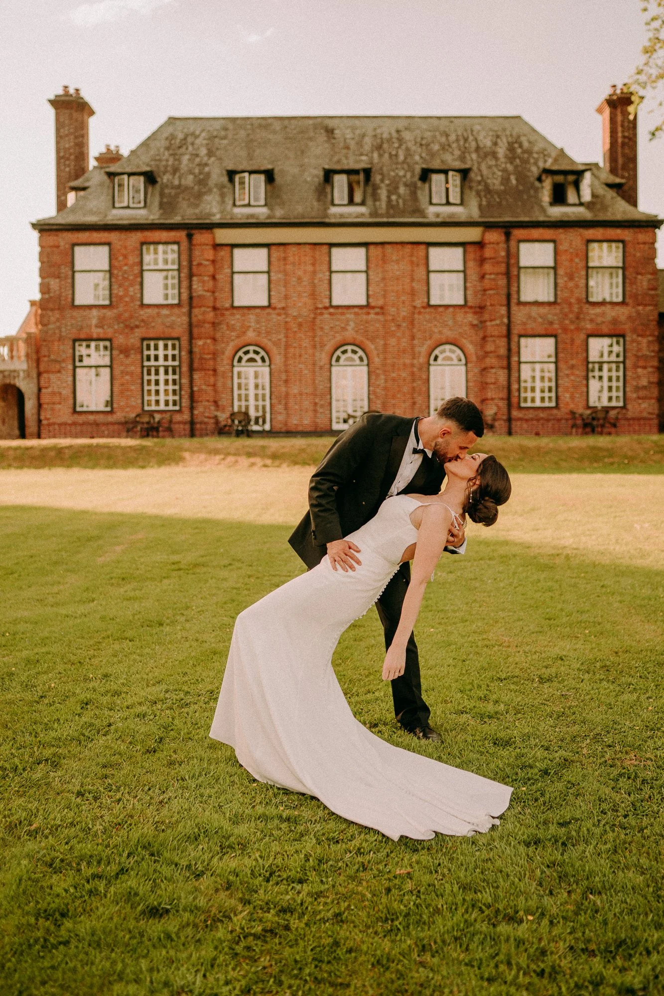 sant-ffraed-house-south-wales-wedding-photographer-relaxed-documentary-13.jpg