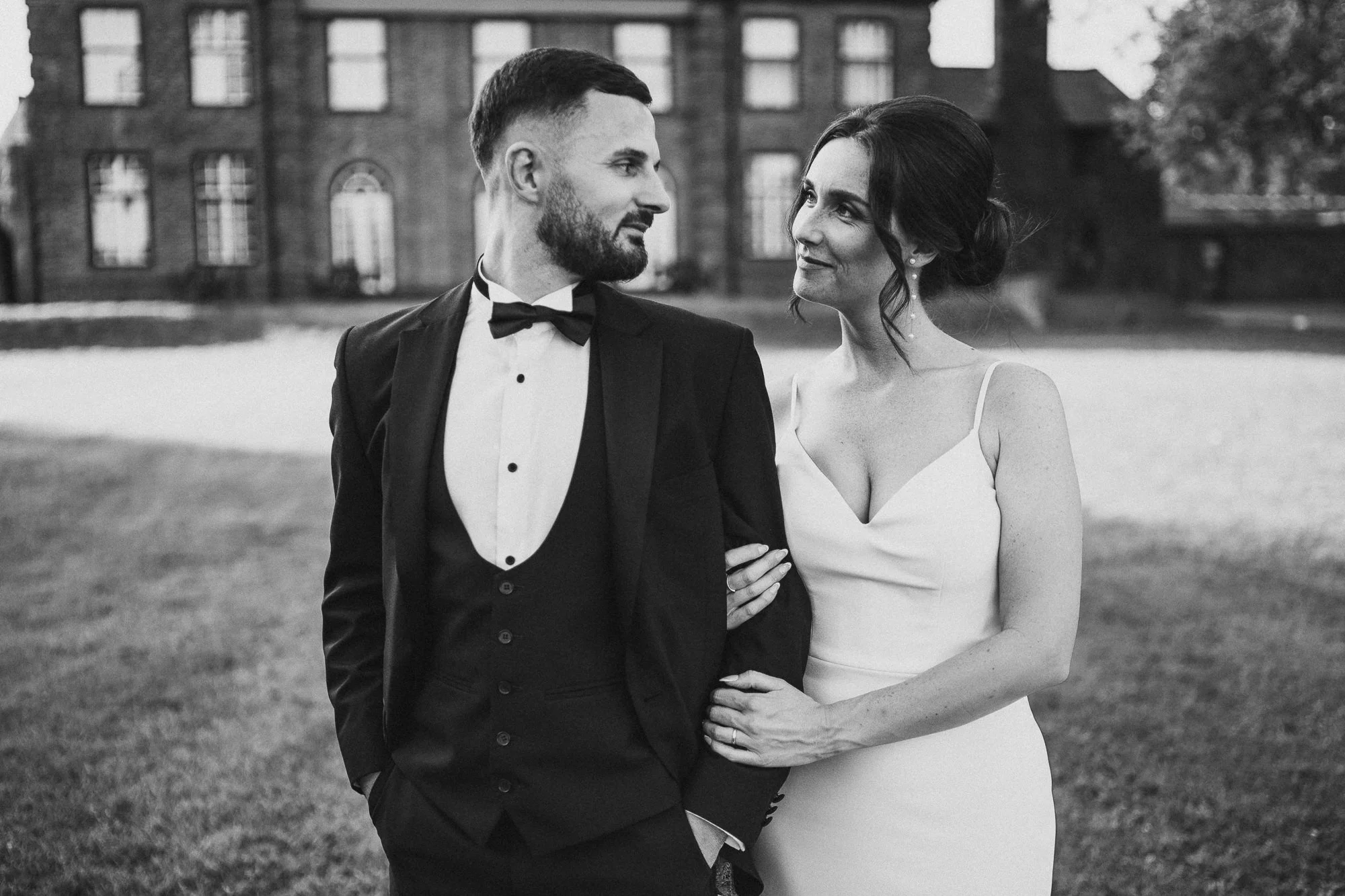 sant-ffraed-house-south-wales-wedding-photographer-relaxed-documentary-14.jpg