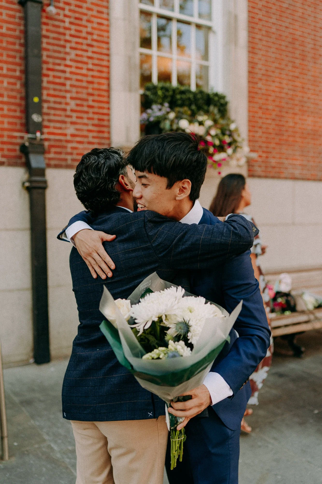 chelsea-town-hall-london-relaxed-fun-wedding-photographer-2.jpg