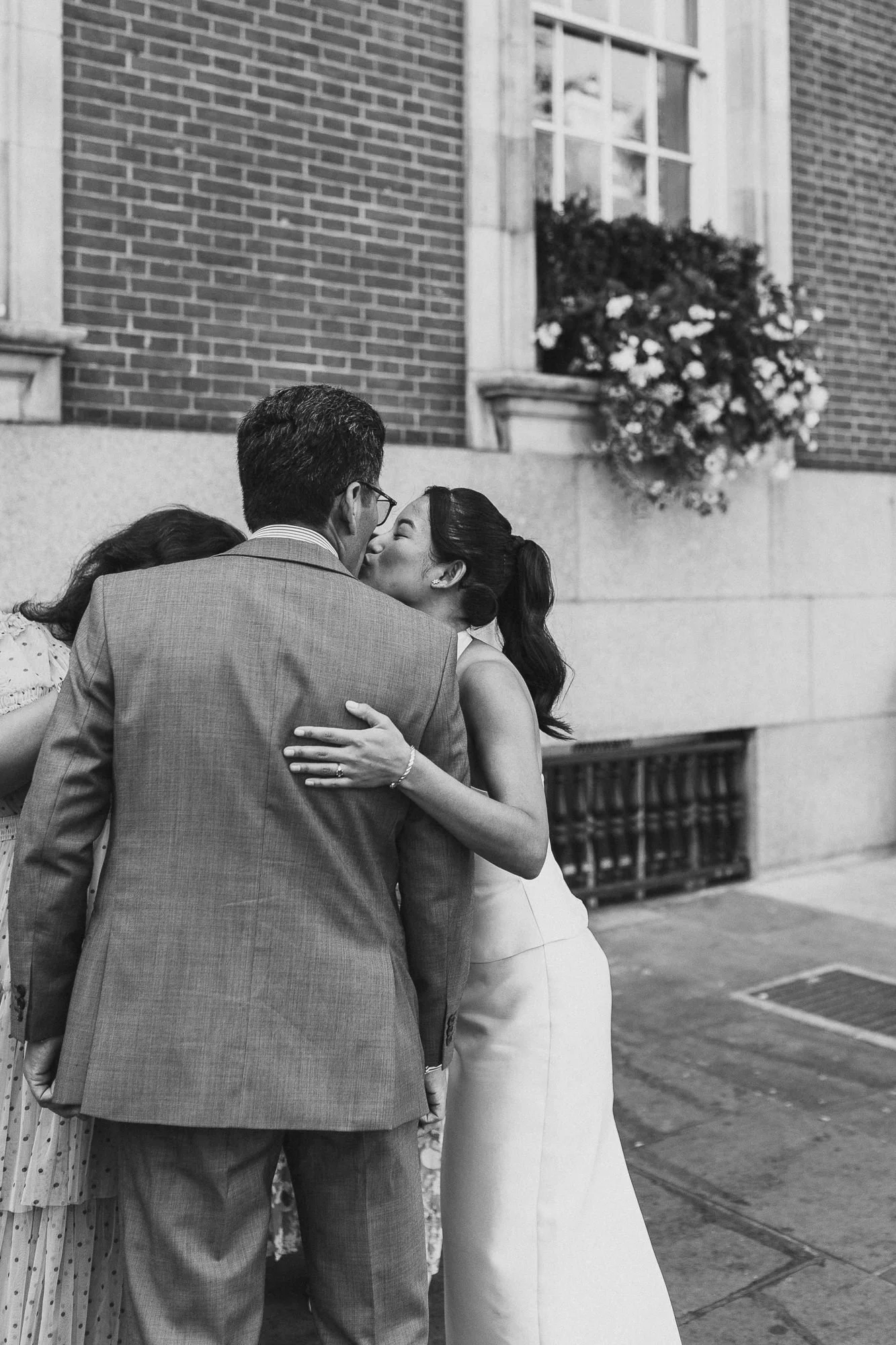 chelsea-town-hall-london-relaxed-fun-wedding-photographer-3.jpg